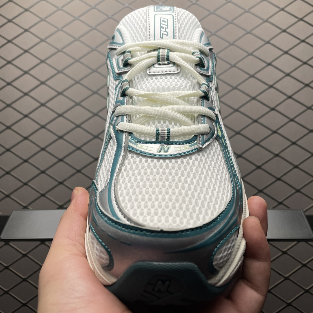 New Balance Sneakers-104