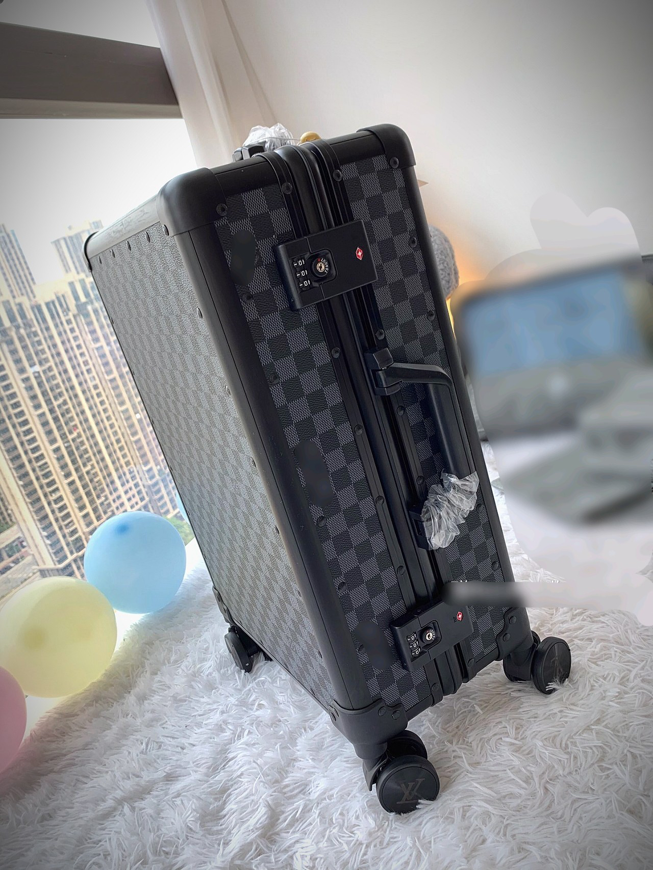 LV luggage-101