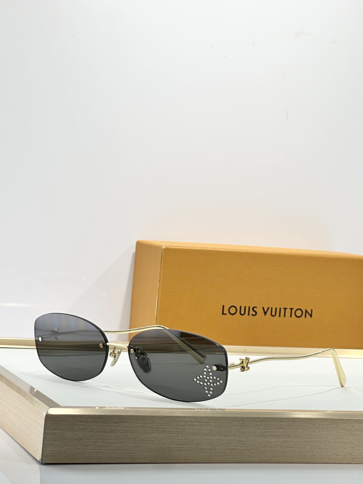 LV glasses-11