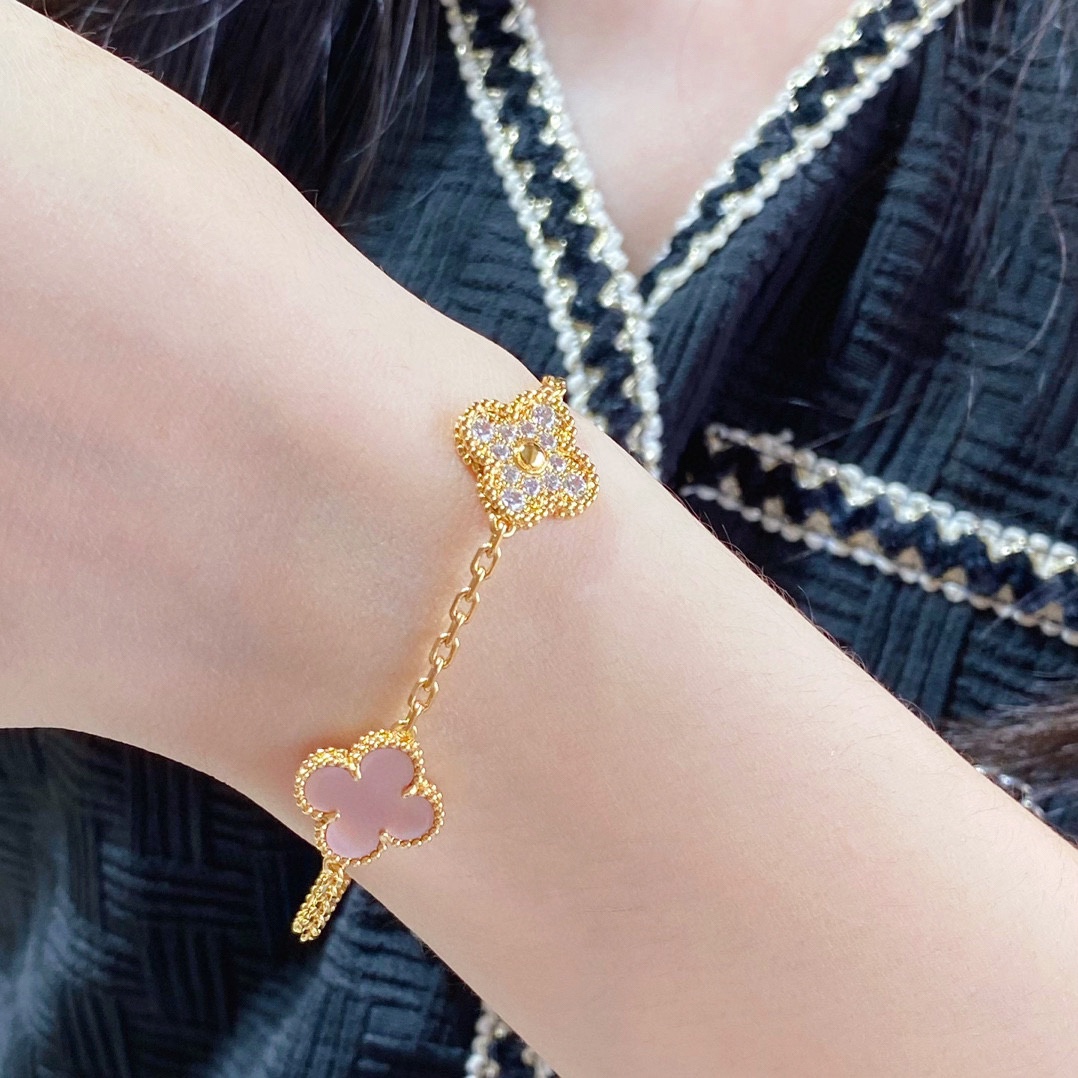 Van Cleef & Arpels Bracelet-109