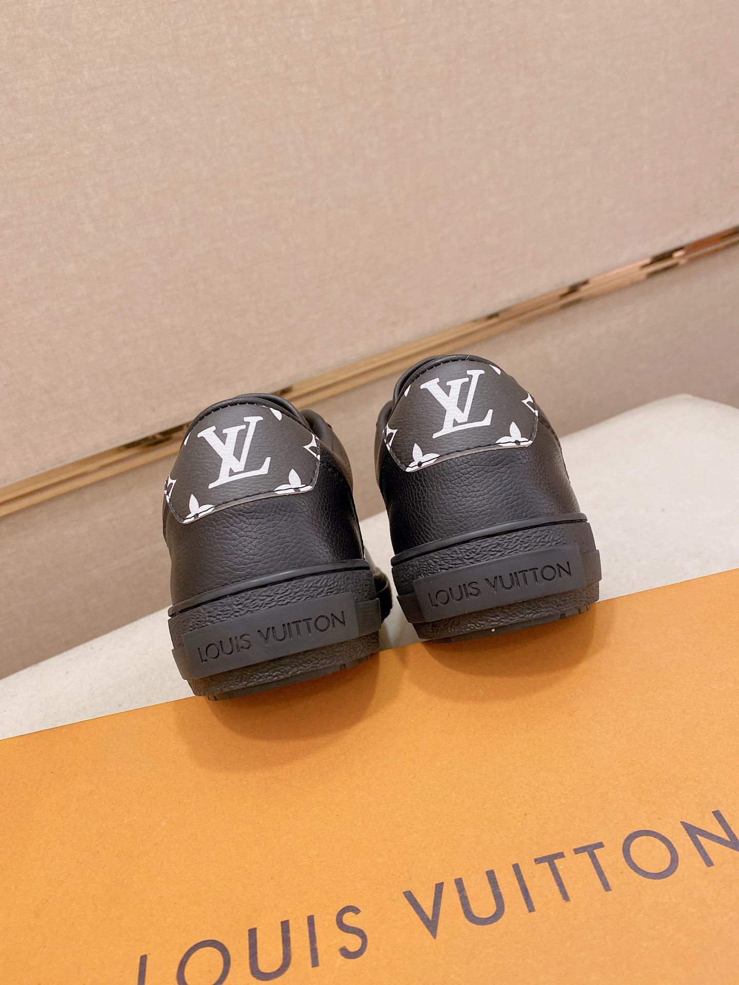 Lv Sneakers-94