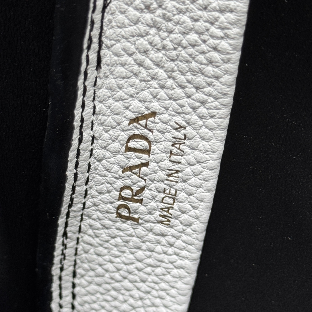 Prada Hot New Product-15