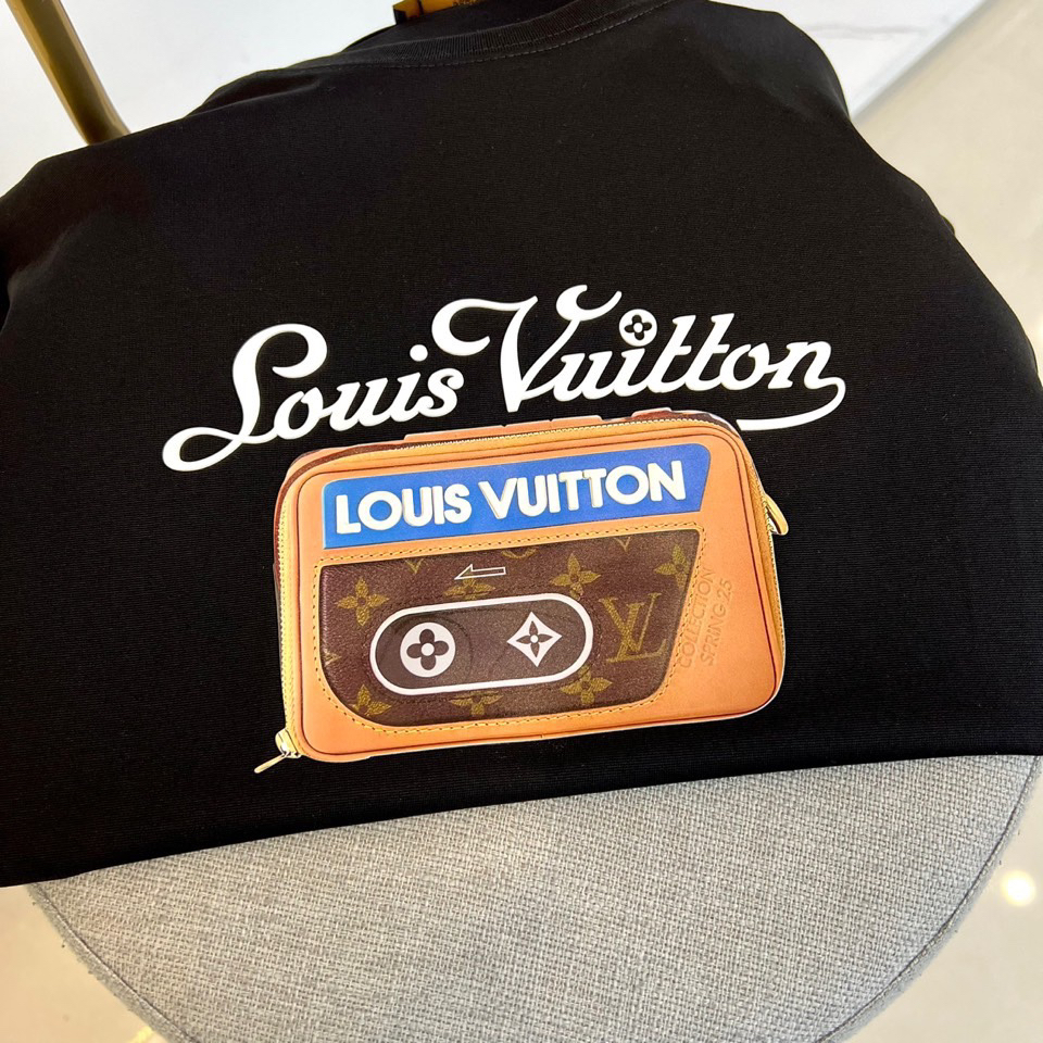 LV clothing-116