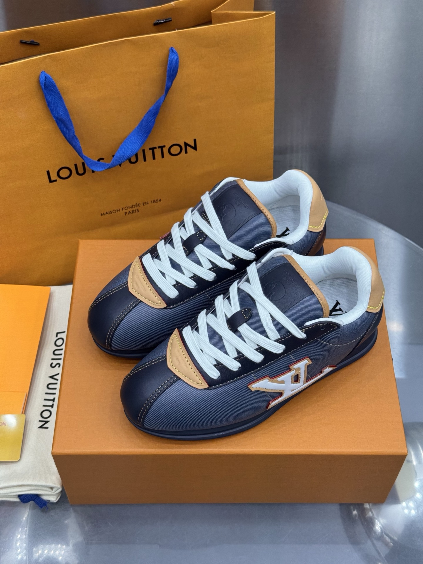 Lv Sneakers-222