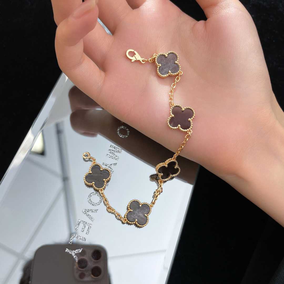 Van Cleef & Arpels Bracelet-68