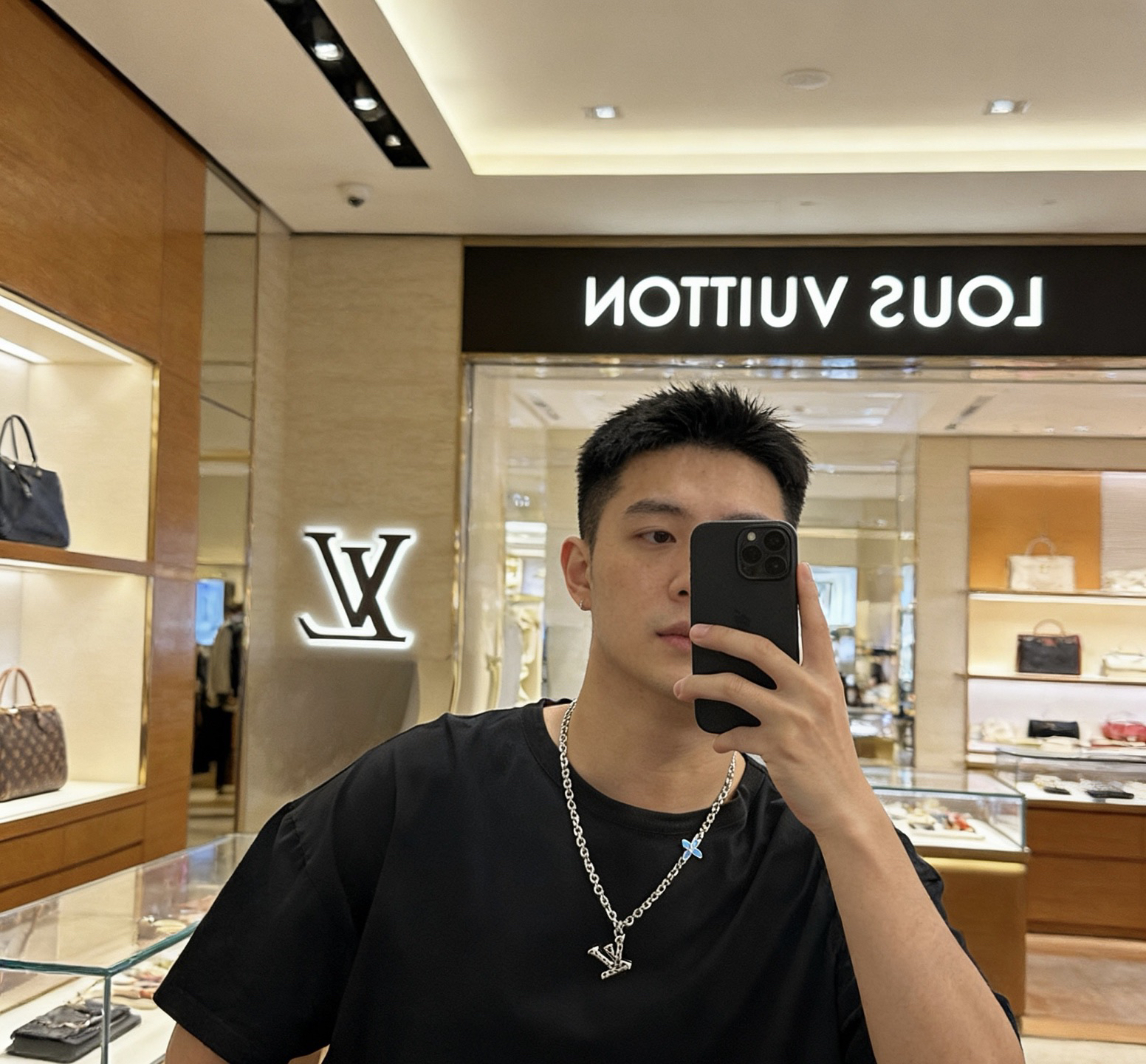 LV necklace-41