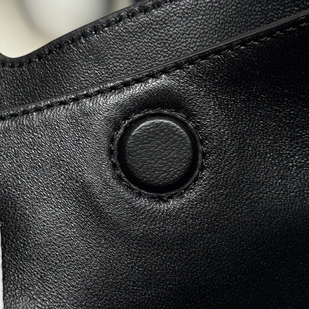 Prada Hot New Product-15