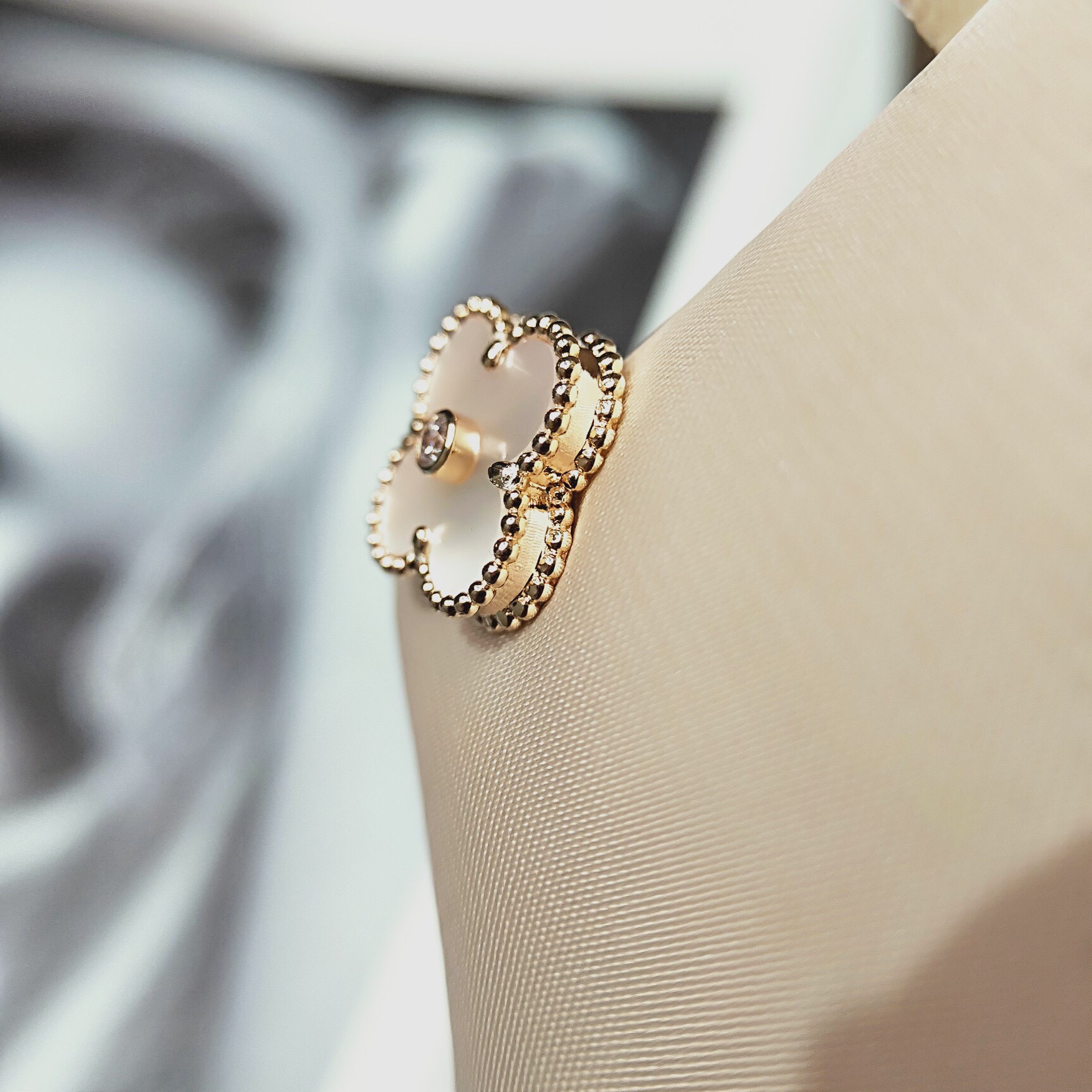 Van Cleef & Arpels earring-113