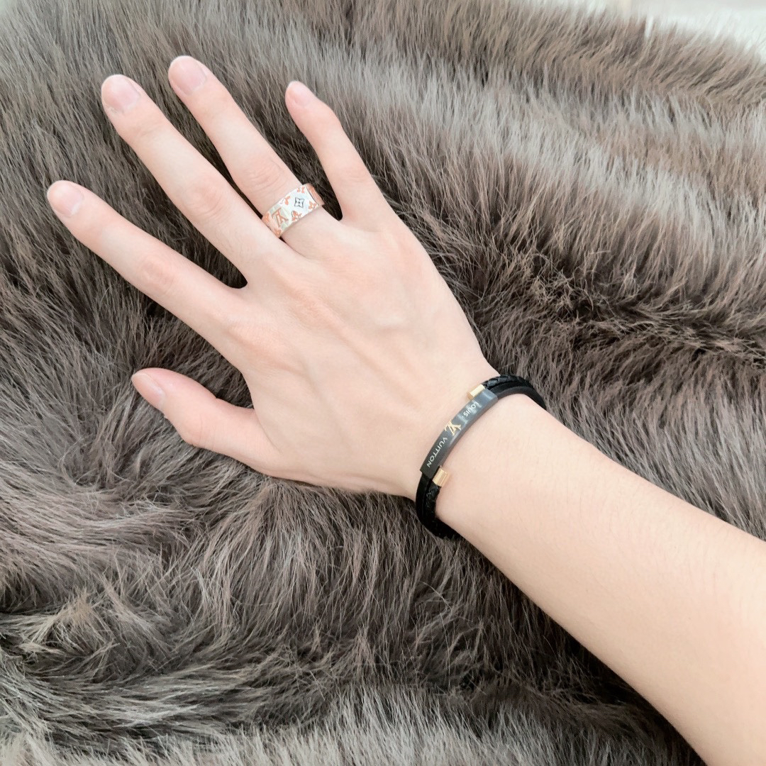 LV ring-57