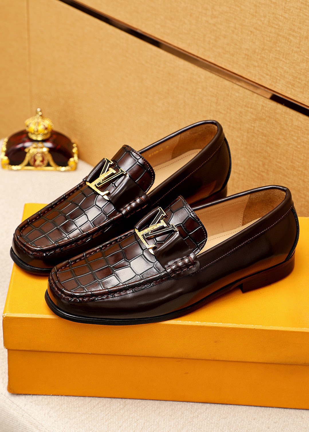 LV men's leather shoes-15
