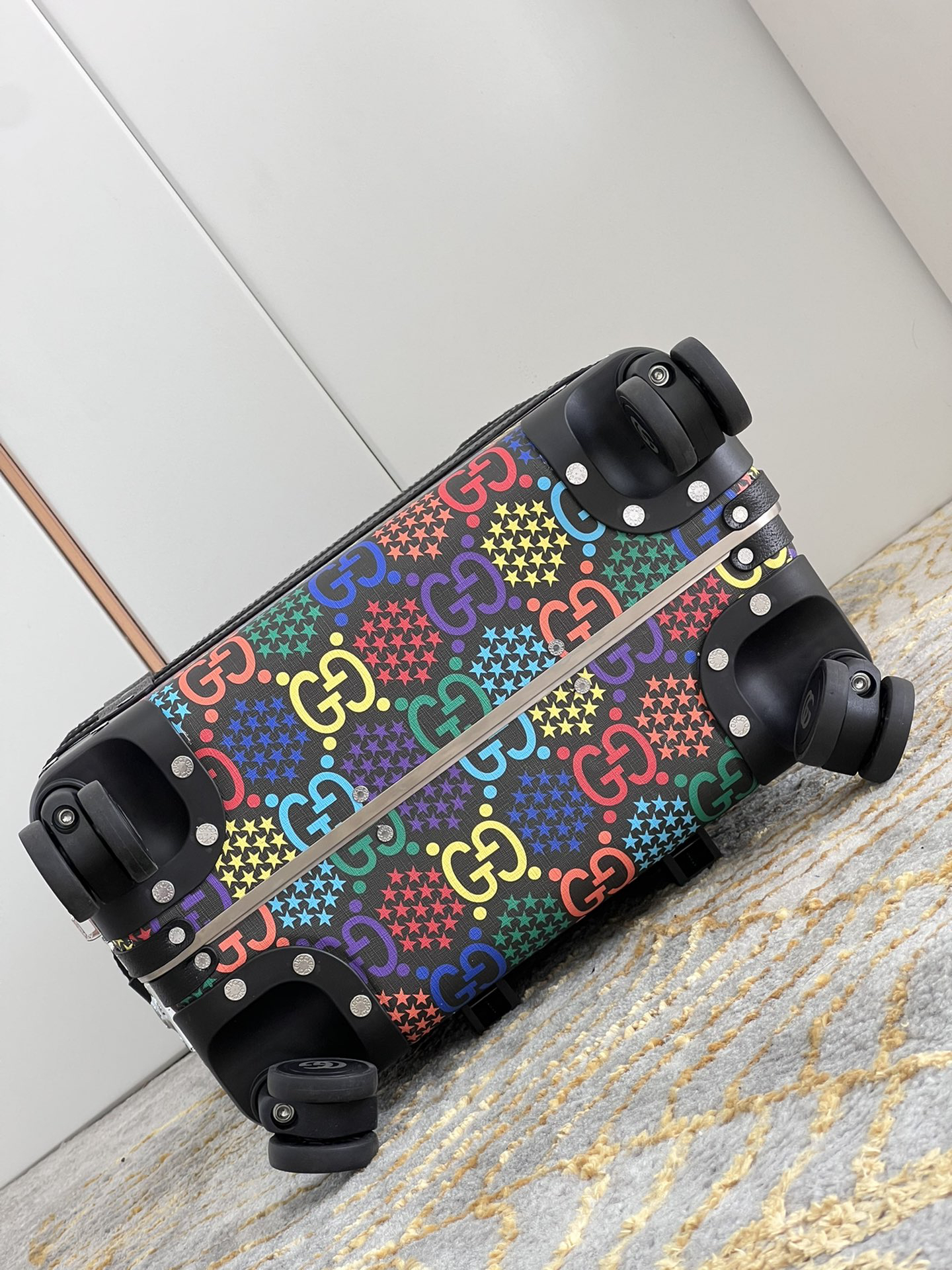 Gucci luggage-3