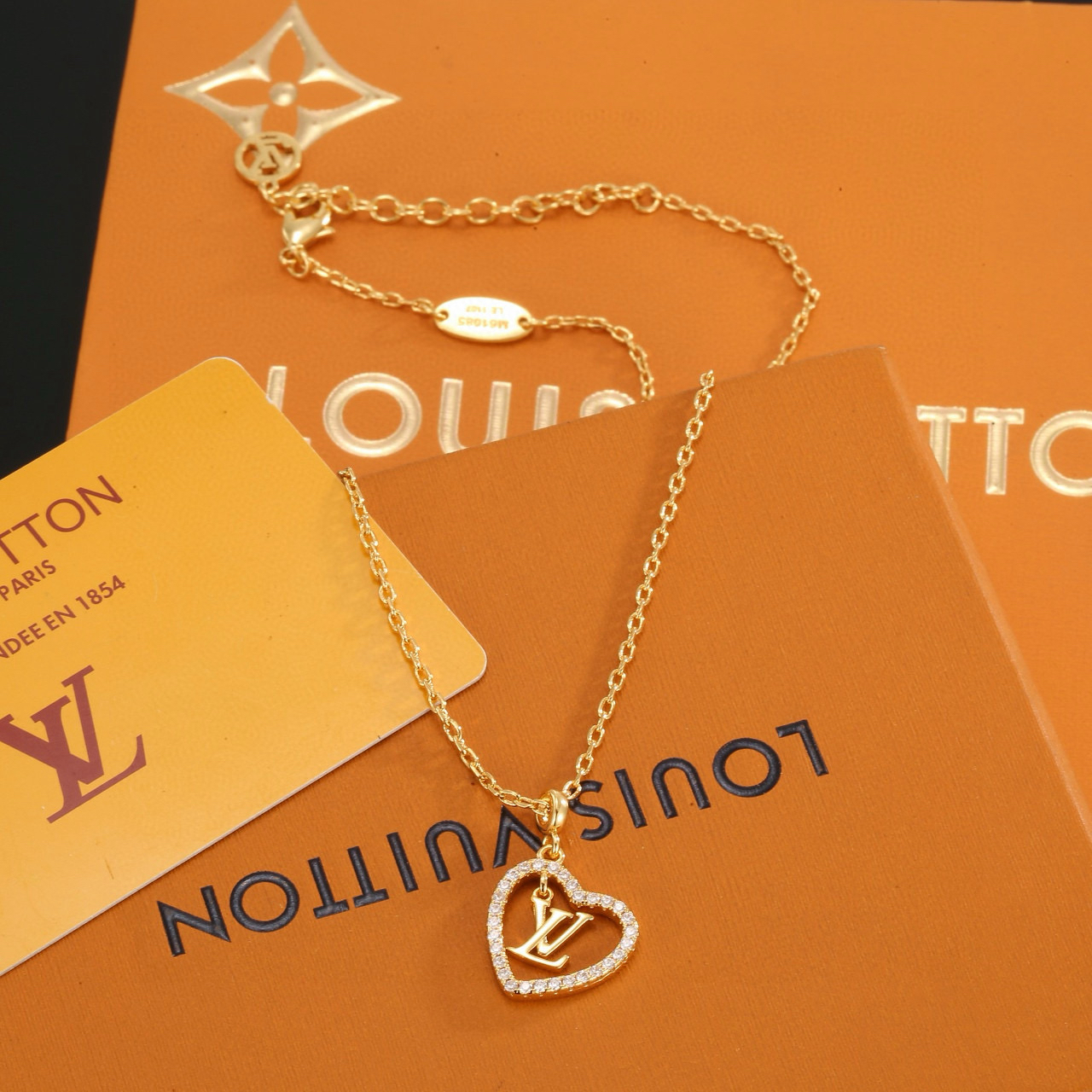 LV necklace-46