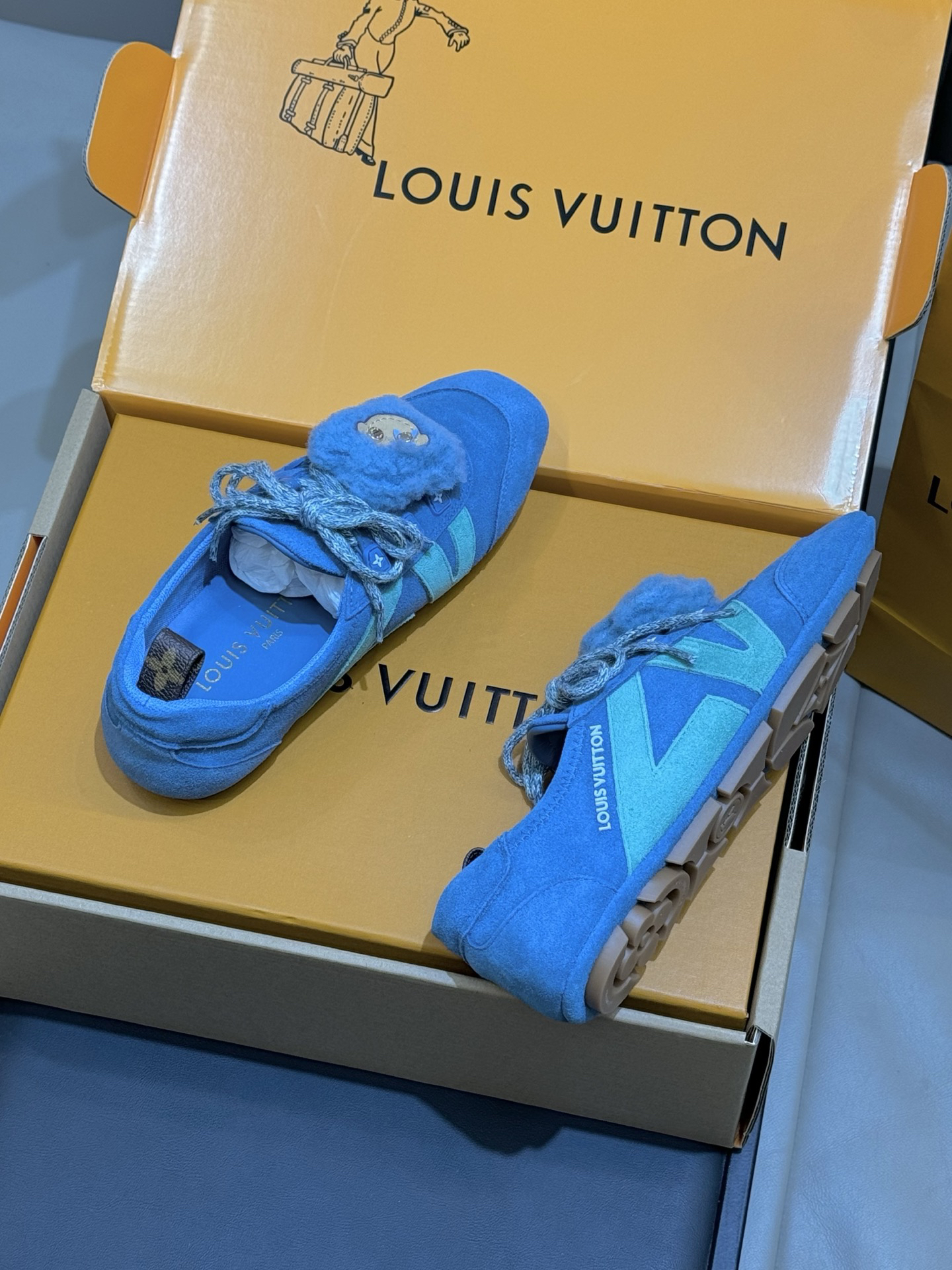 Lv Sneakers-233