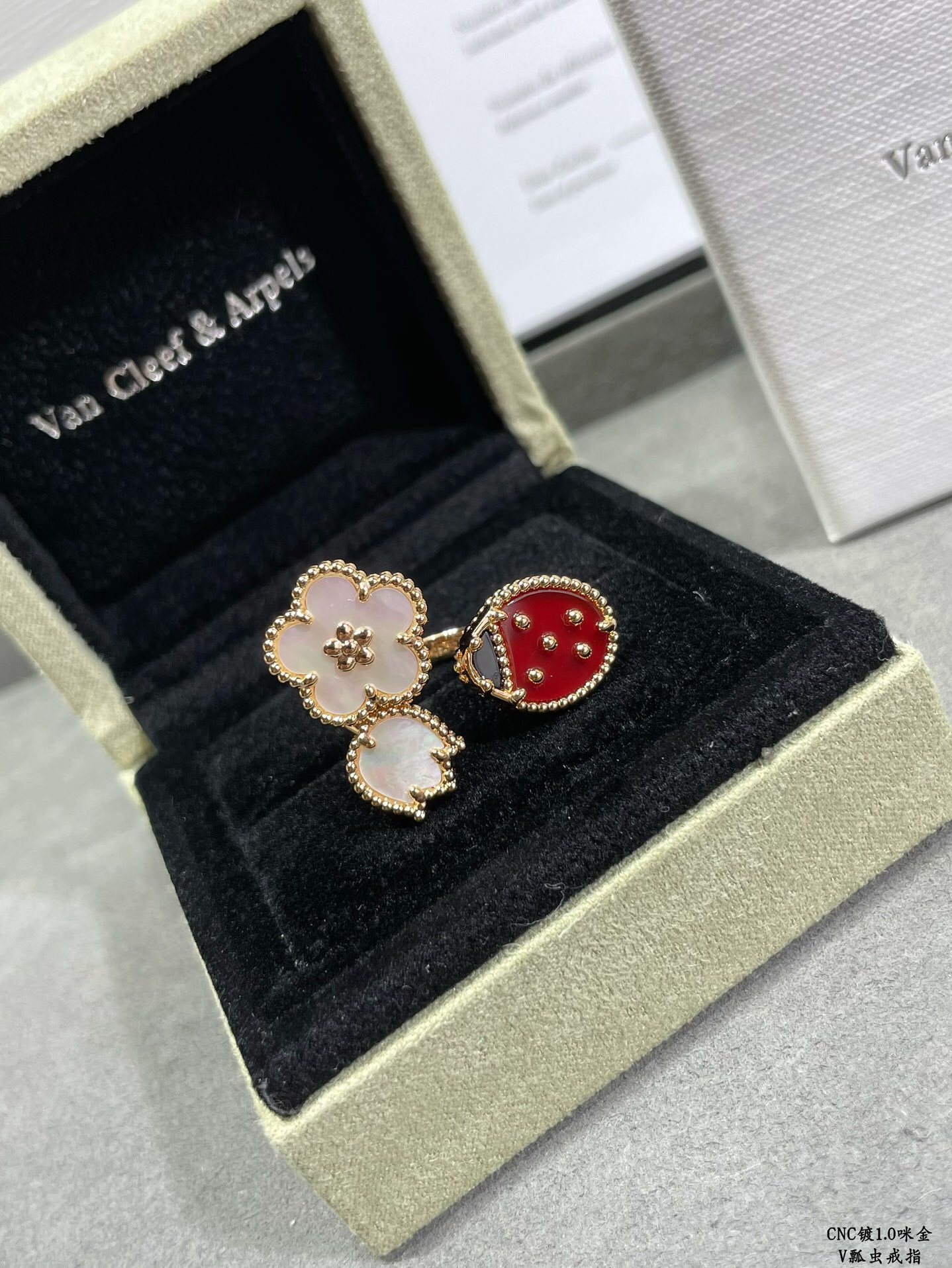 Van Cleef & Arpels ring-92