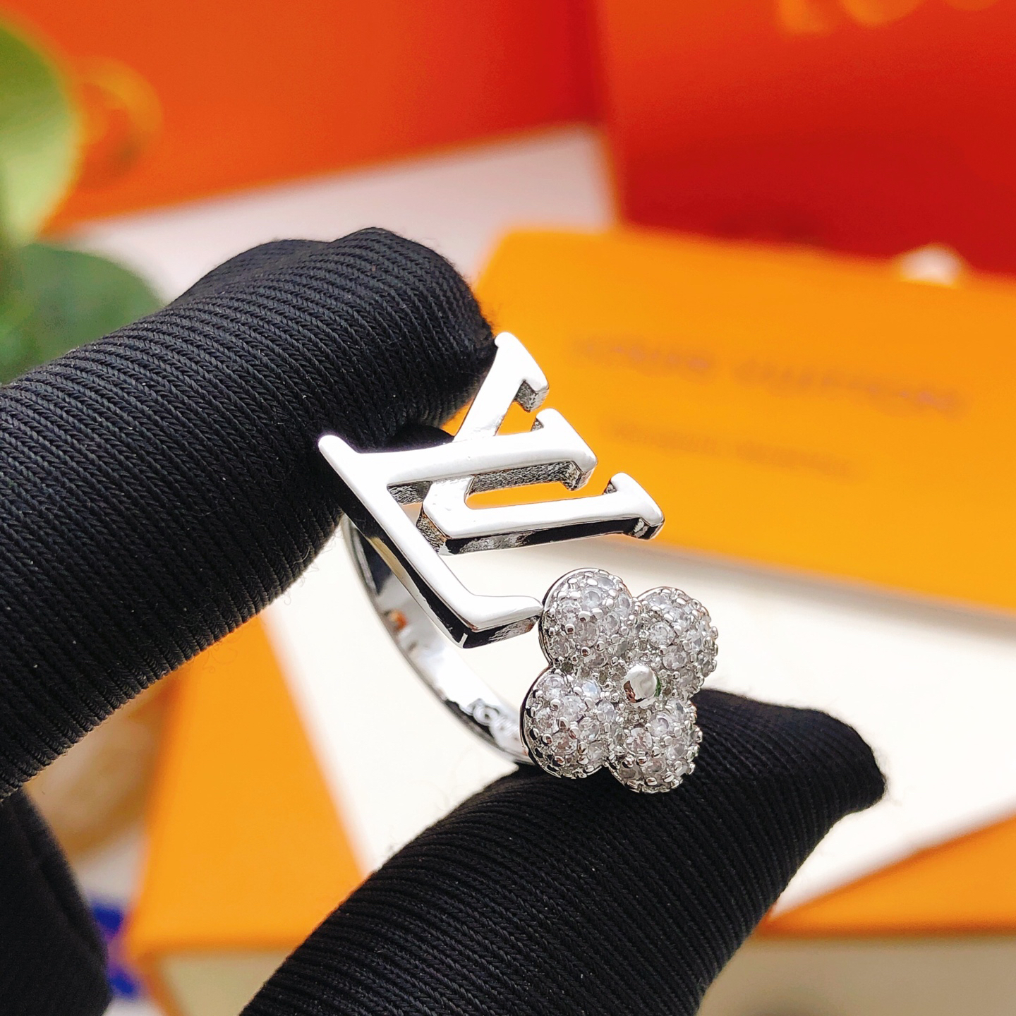 LV ring-29