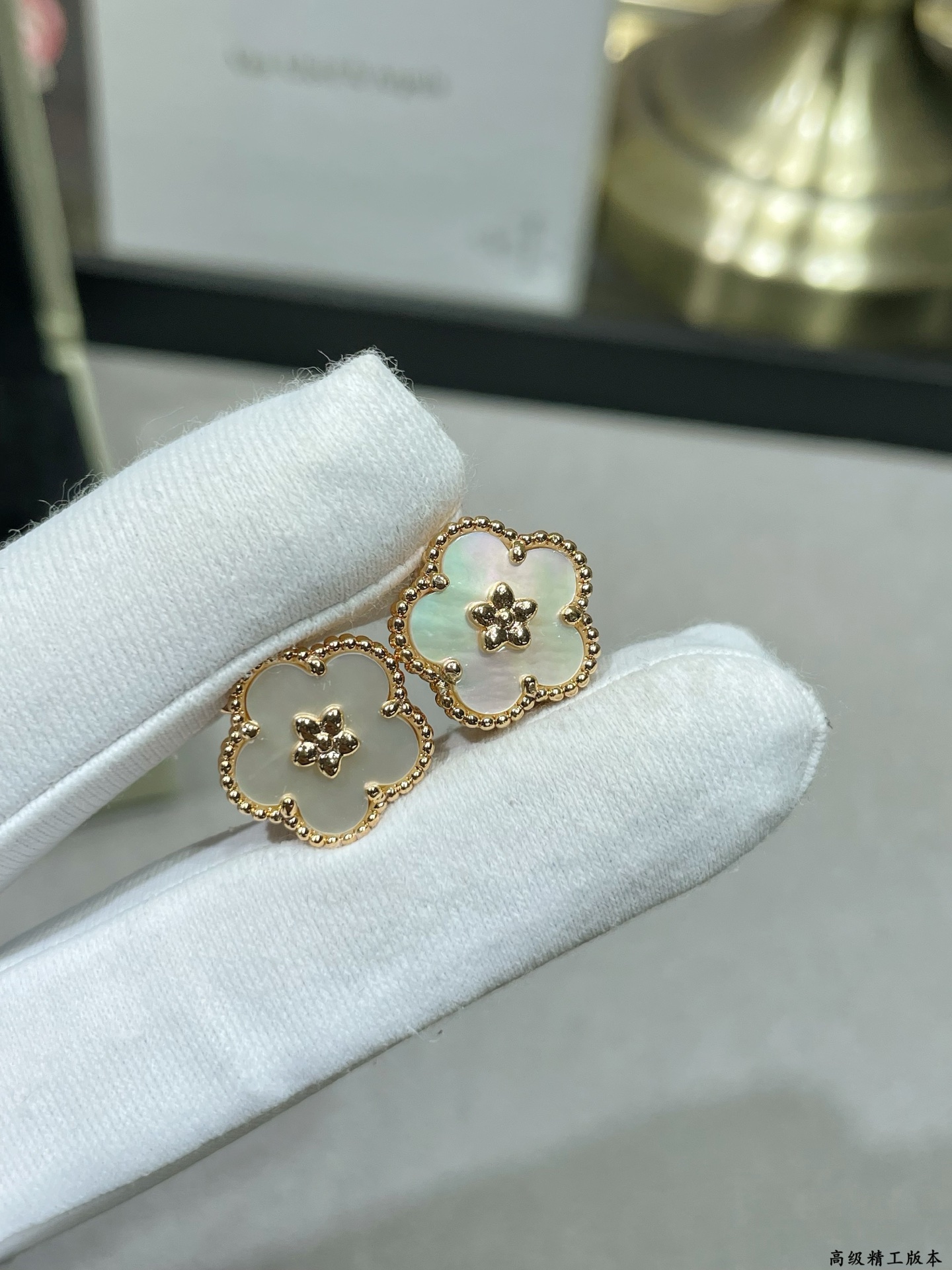 Van Cleef & Arpels earring-50