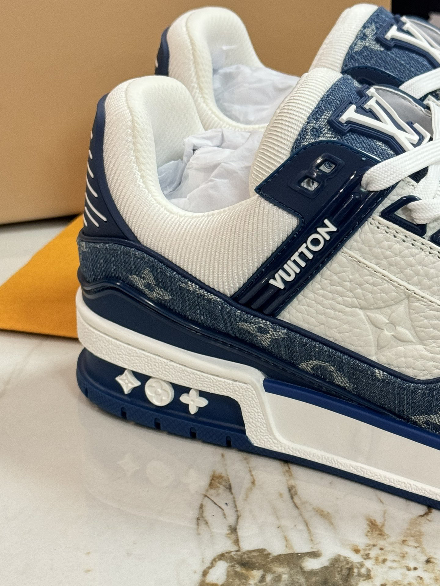 Lv Sneakers-111