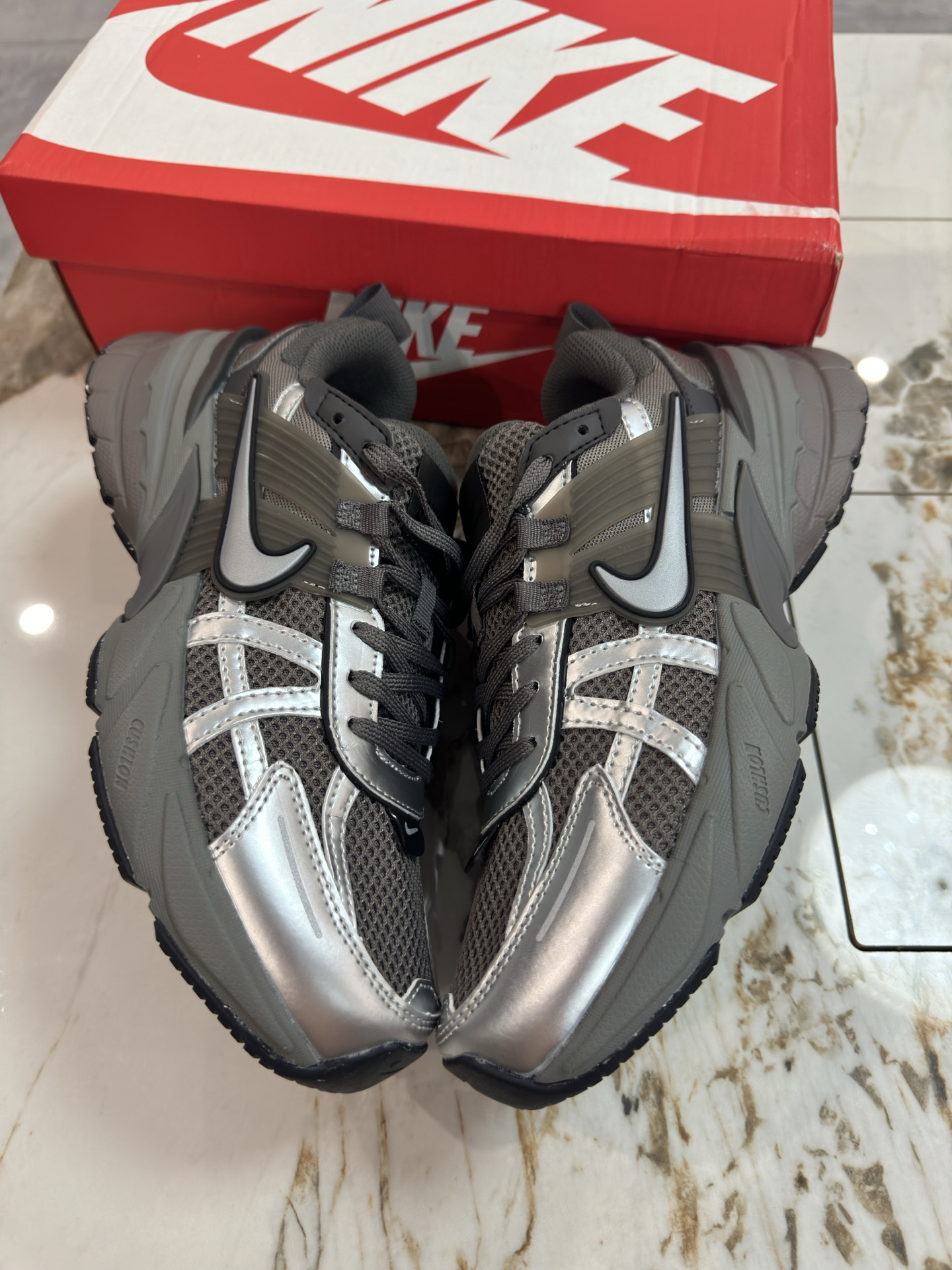 Nike Sneakers-247