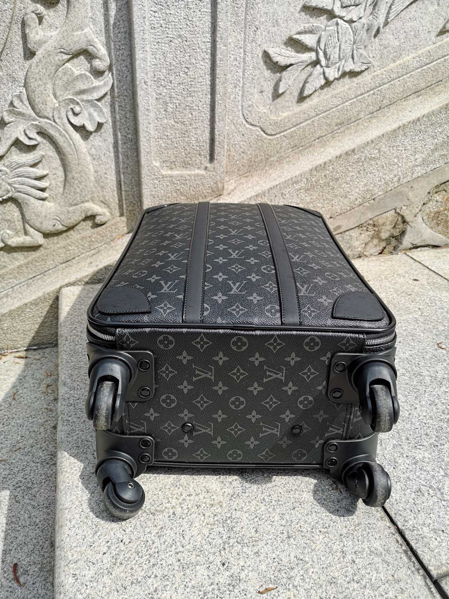 LV luggage-88