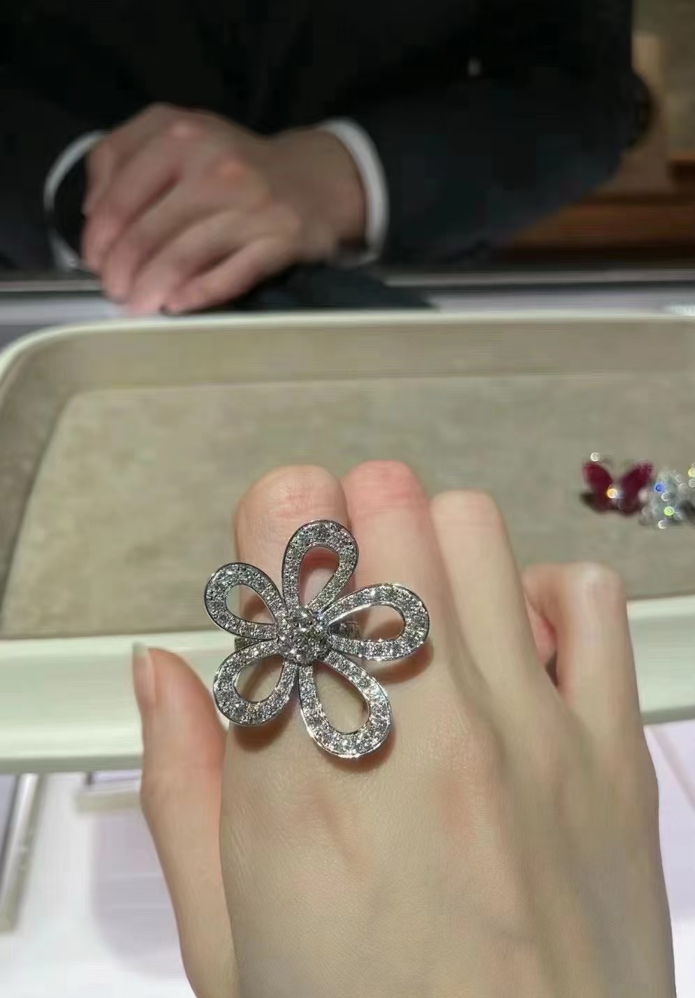 Van Cleef & Arpels ring-101