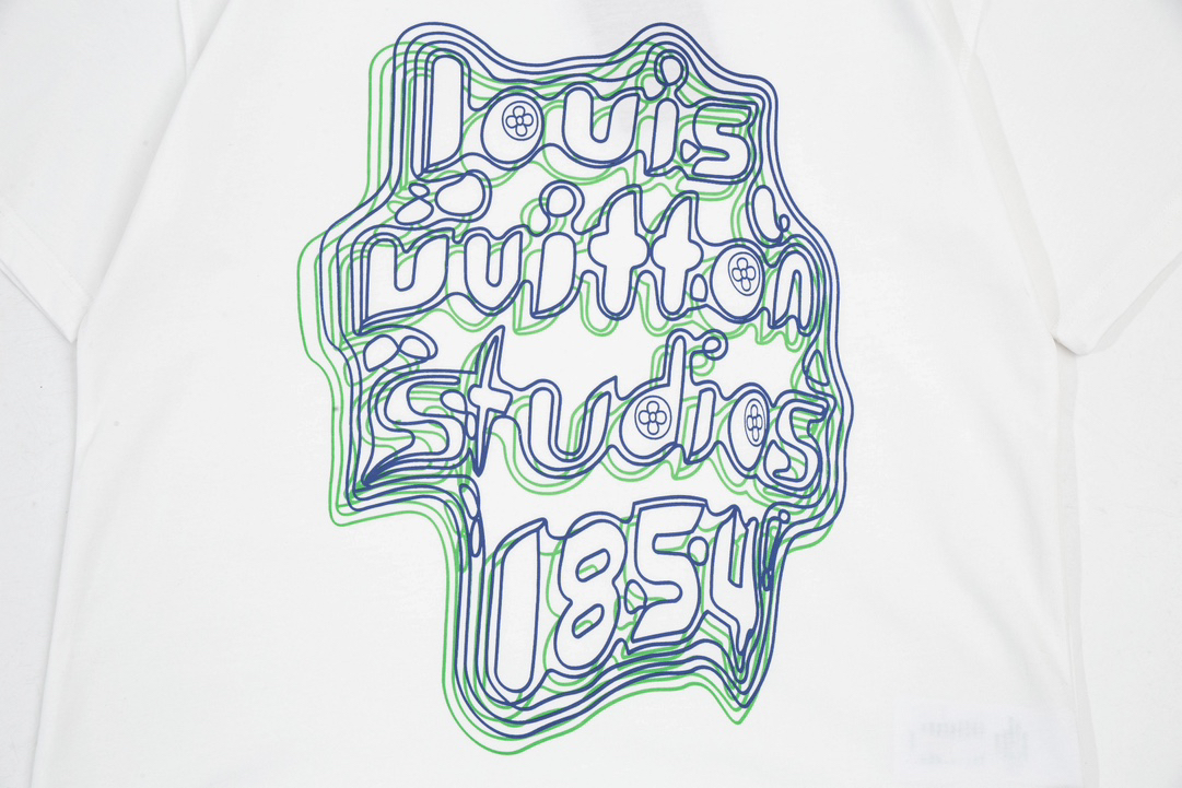 LV clothing-181