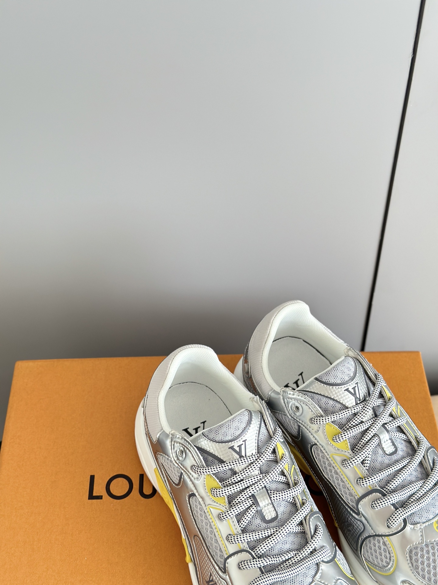 Lv Sneakers-209