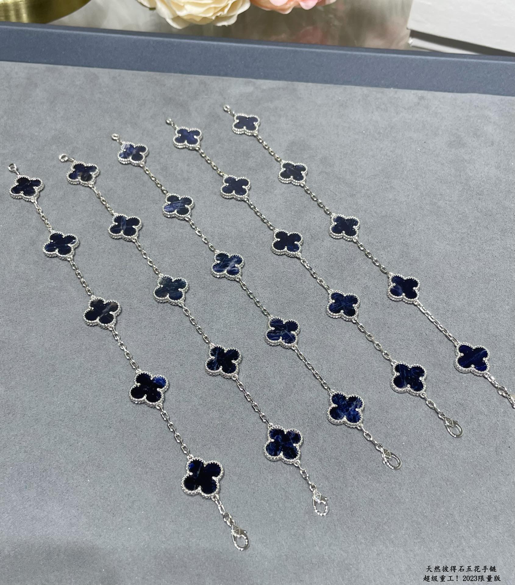 Van Cleef & Arpels Bracelet-114