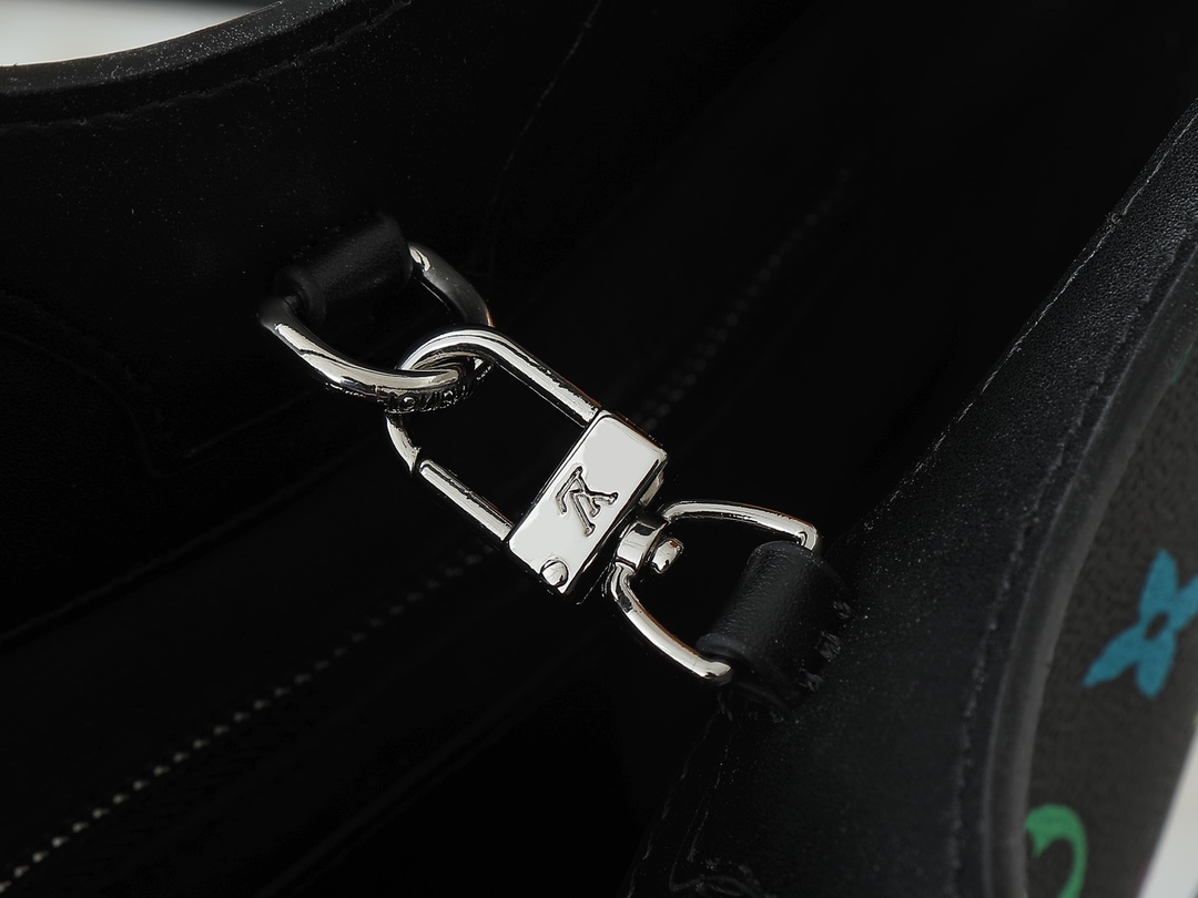 Louis Vuitton Hot New Product-204