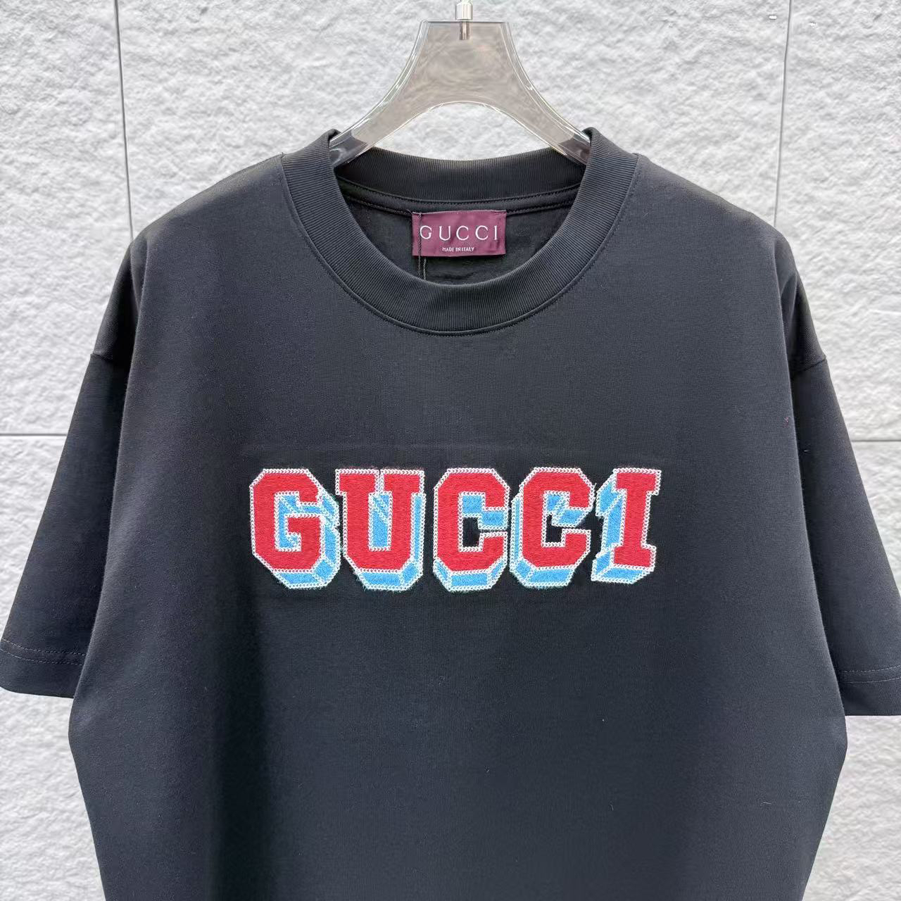 Gucci clothing-170