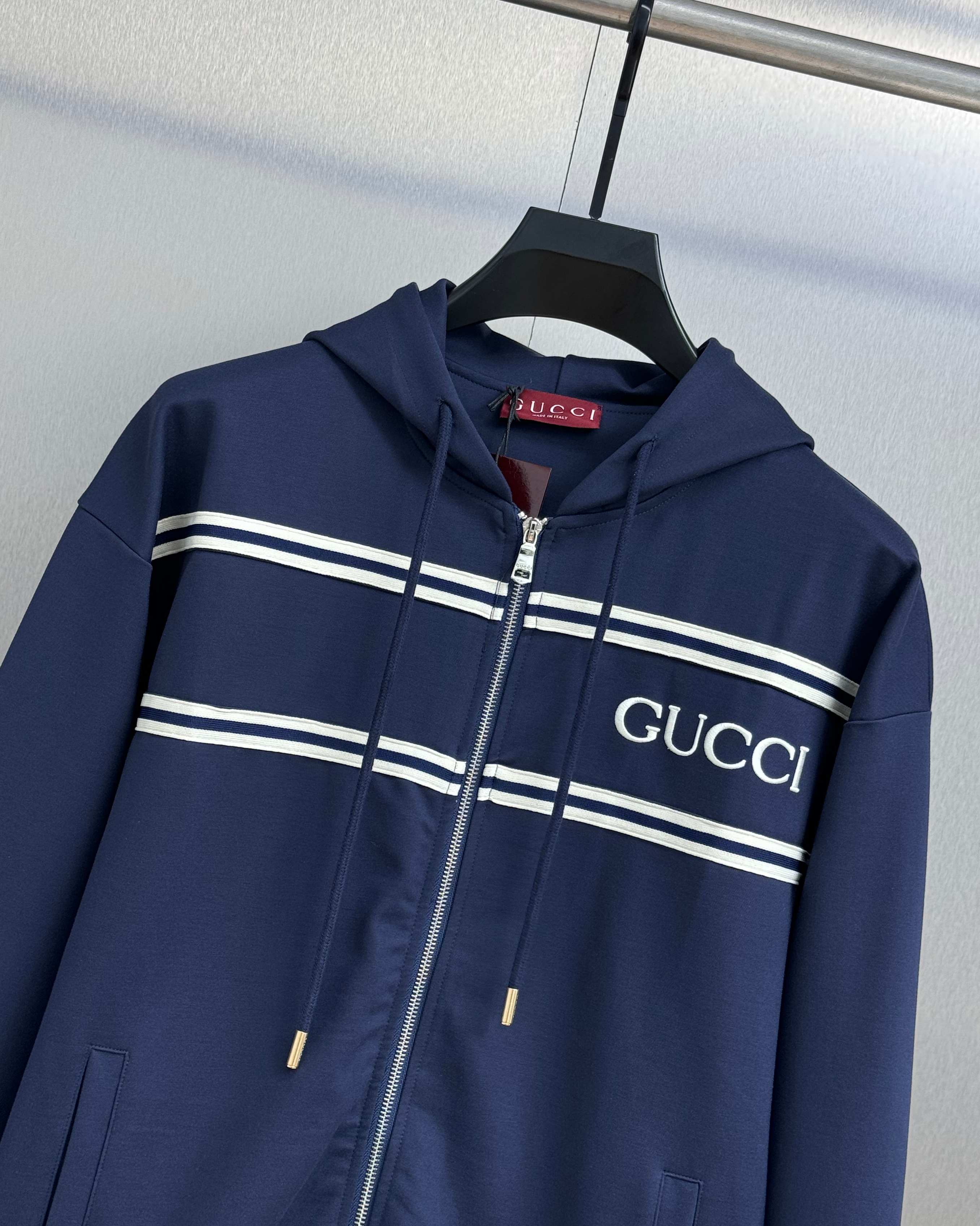 Gucci Clothing-289