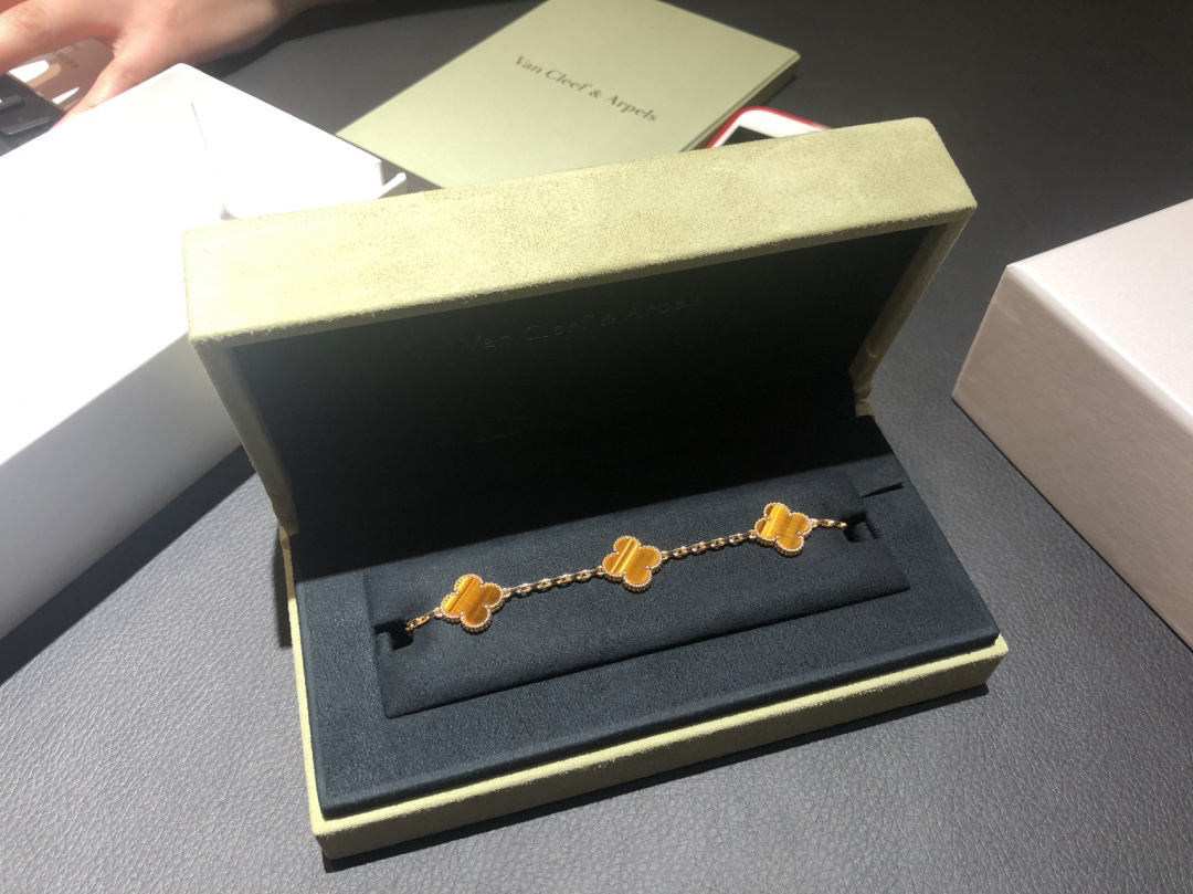 Van Cleef & Arpels Bracelet-82