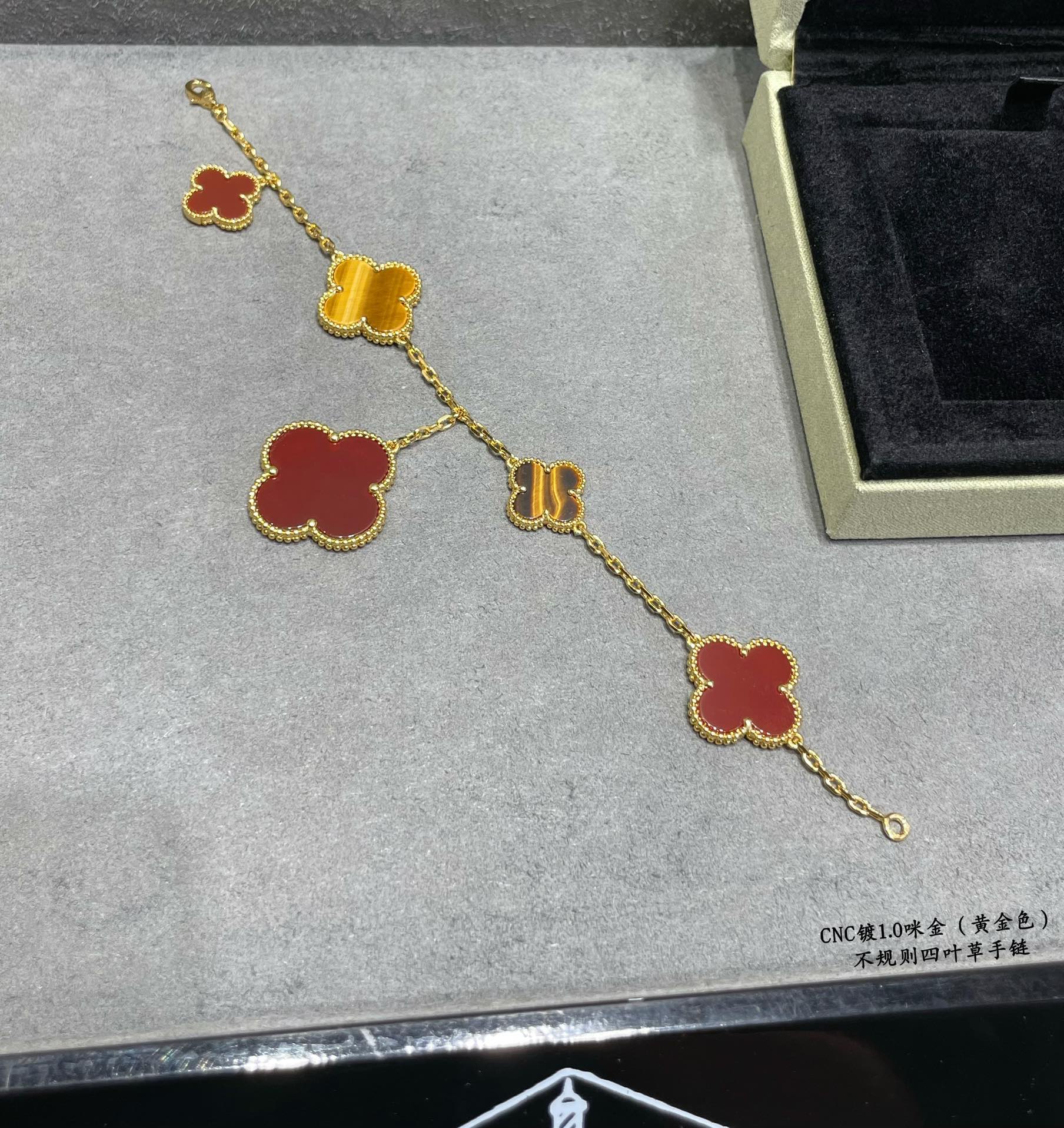 Van Cleef & Arpels Bracelet-95