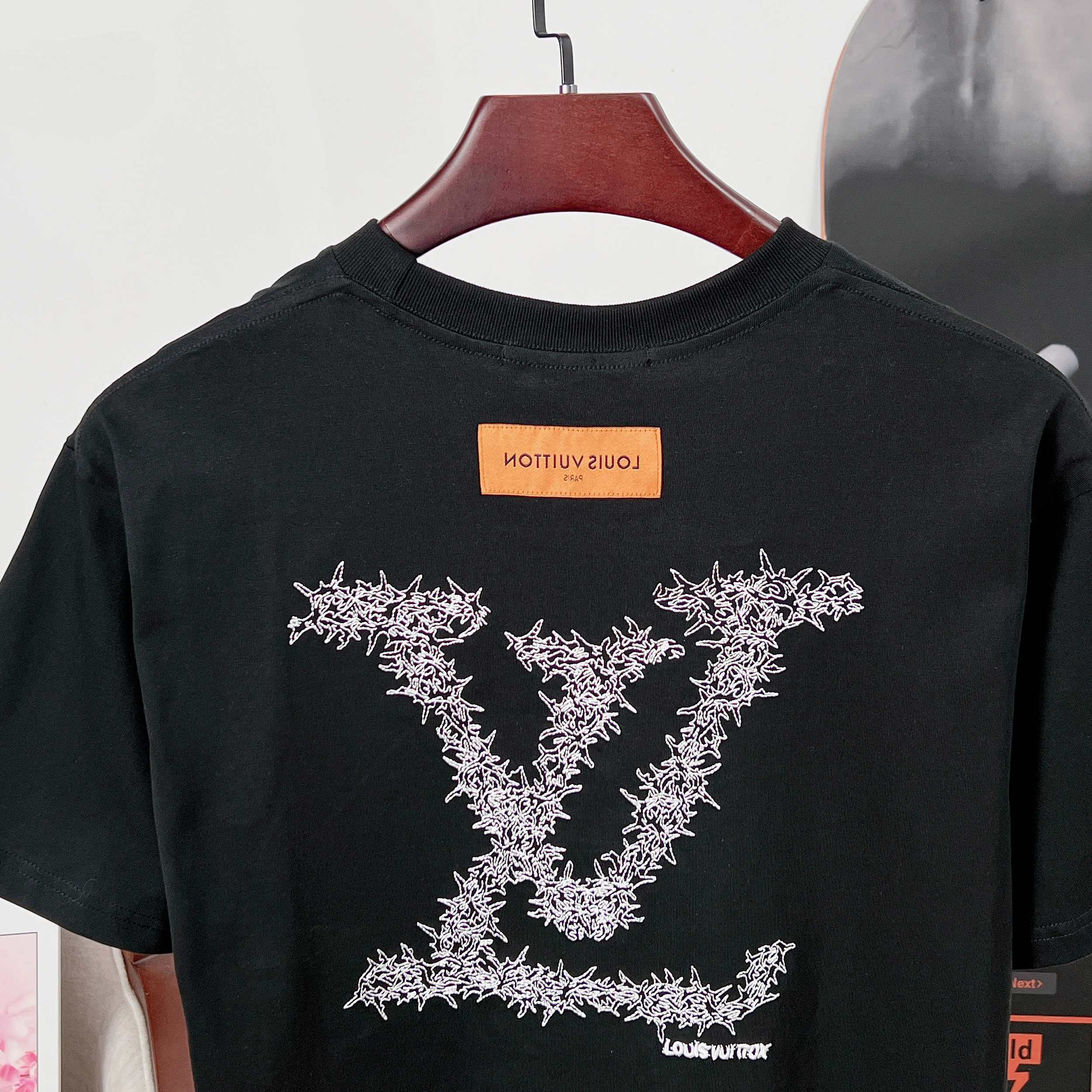 LV clothing-160