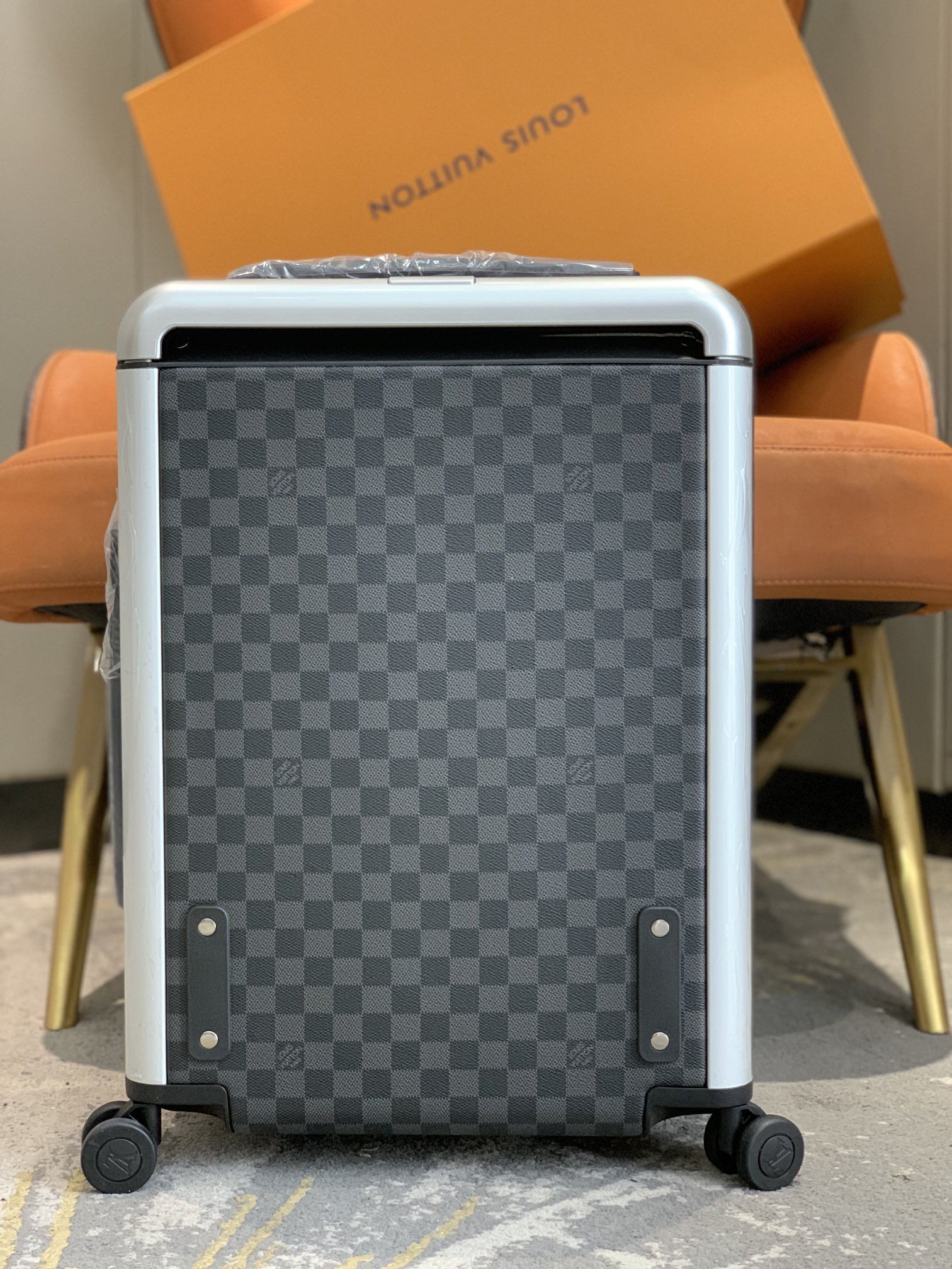LV luggage-74