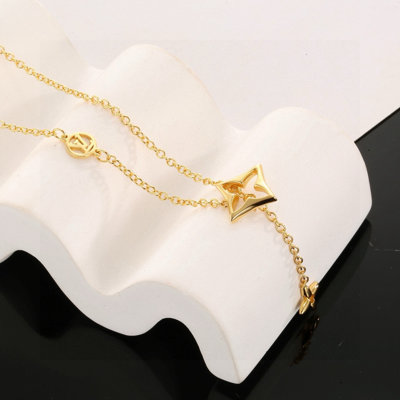 LV necklace-12