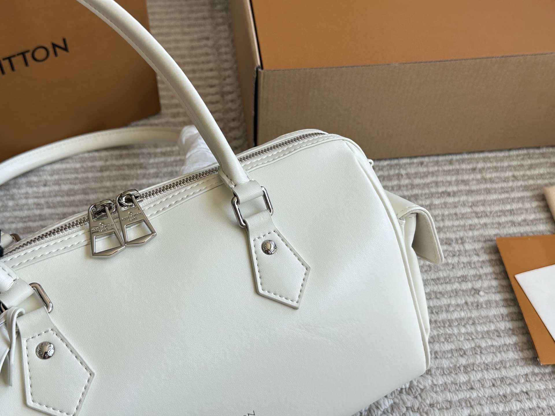 Louis Vuitton Hot New Product-17