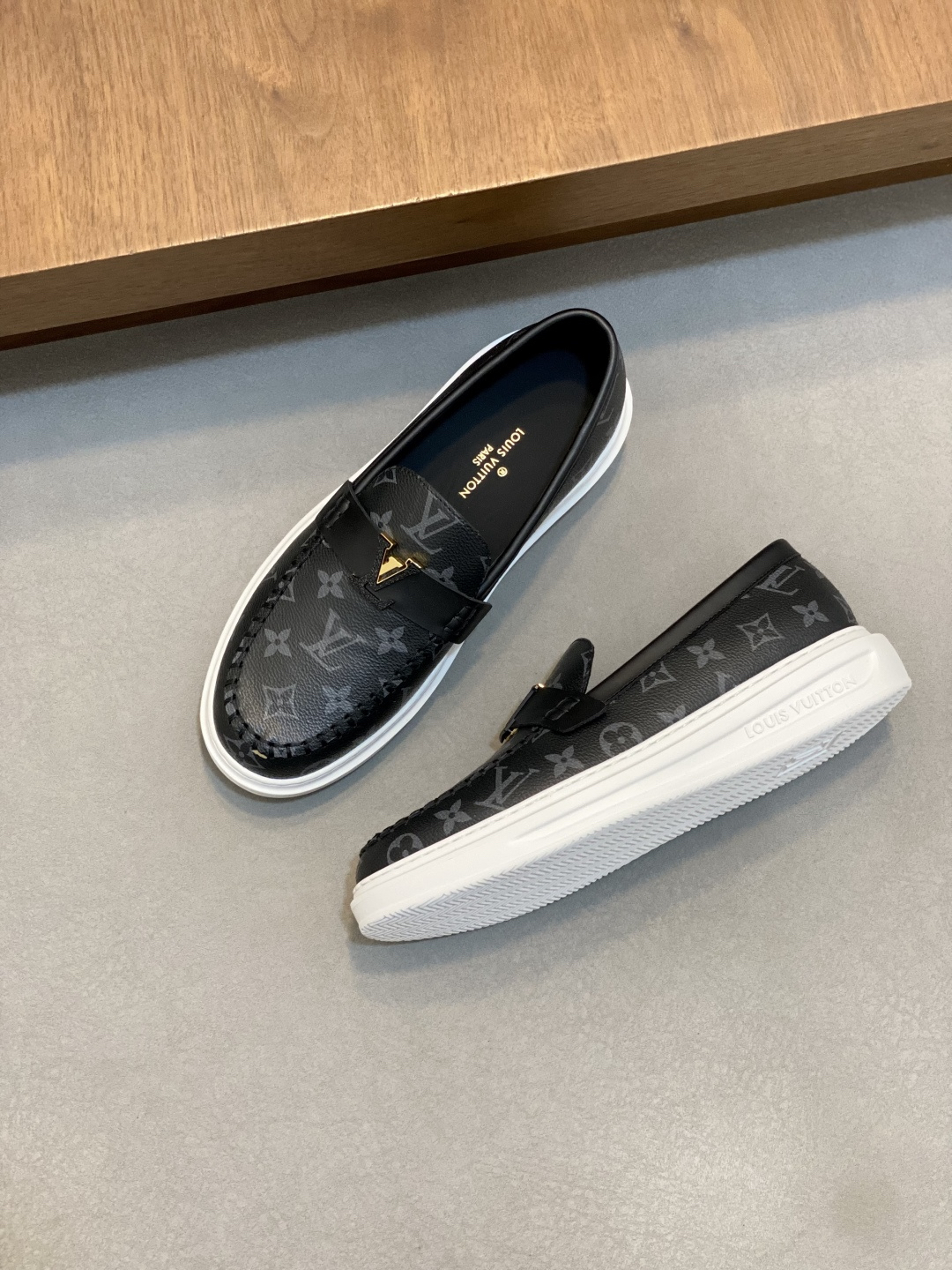 Lv Sneakers-101