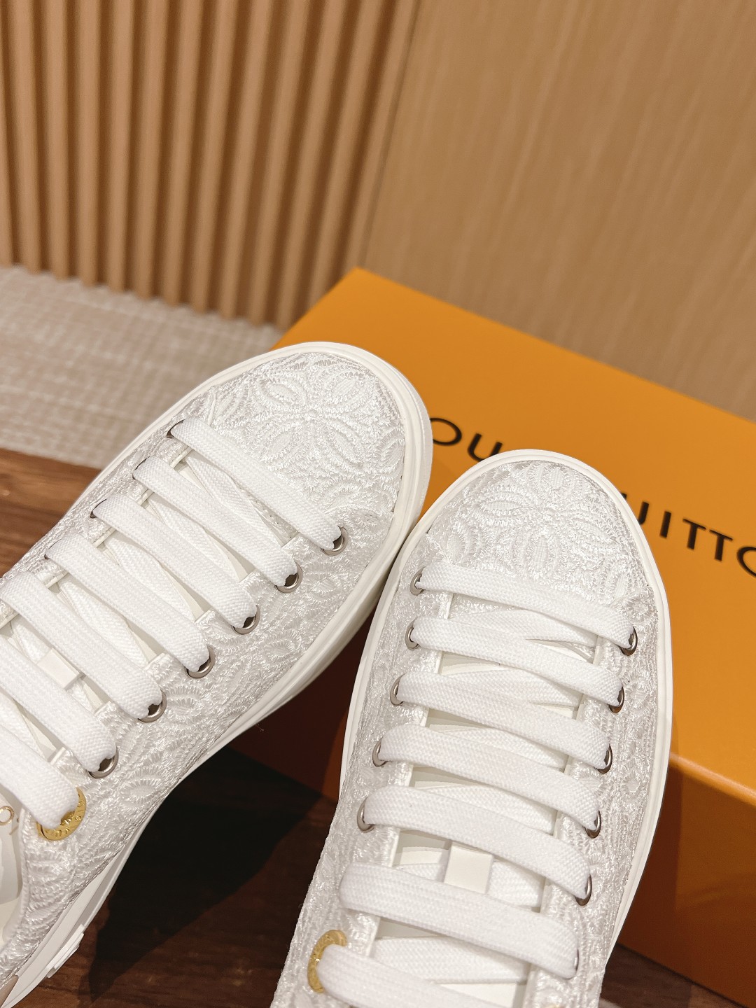 Lv Sneakers-105