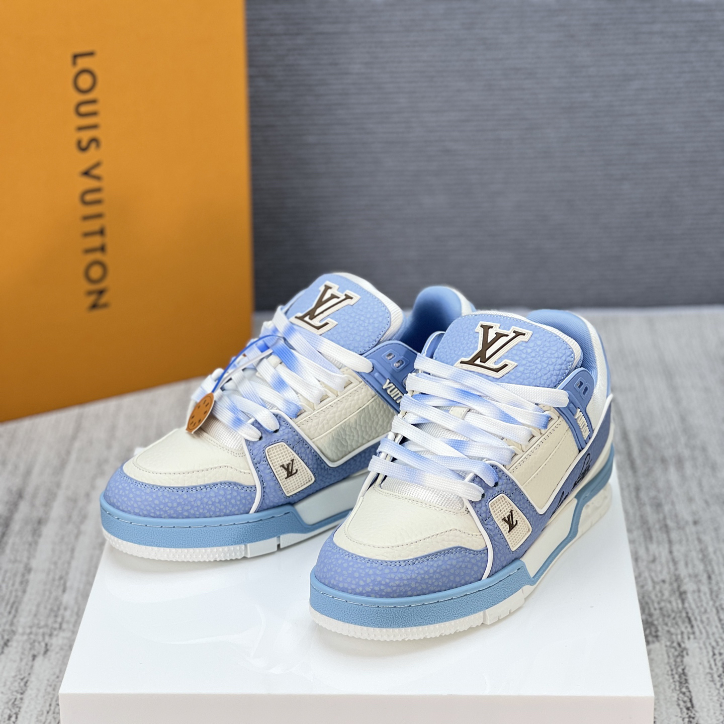 Lv Sneakers-153