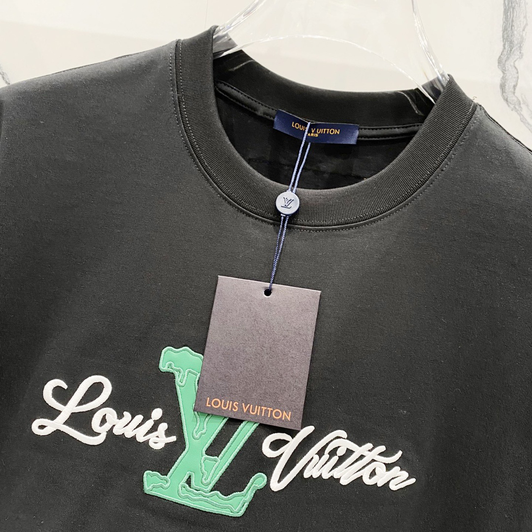LV clothing-110