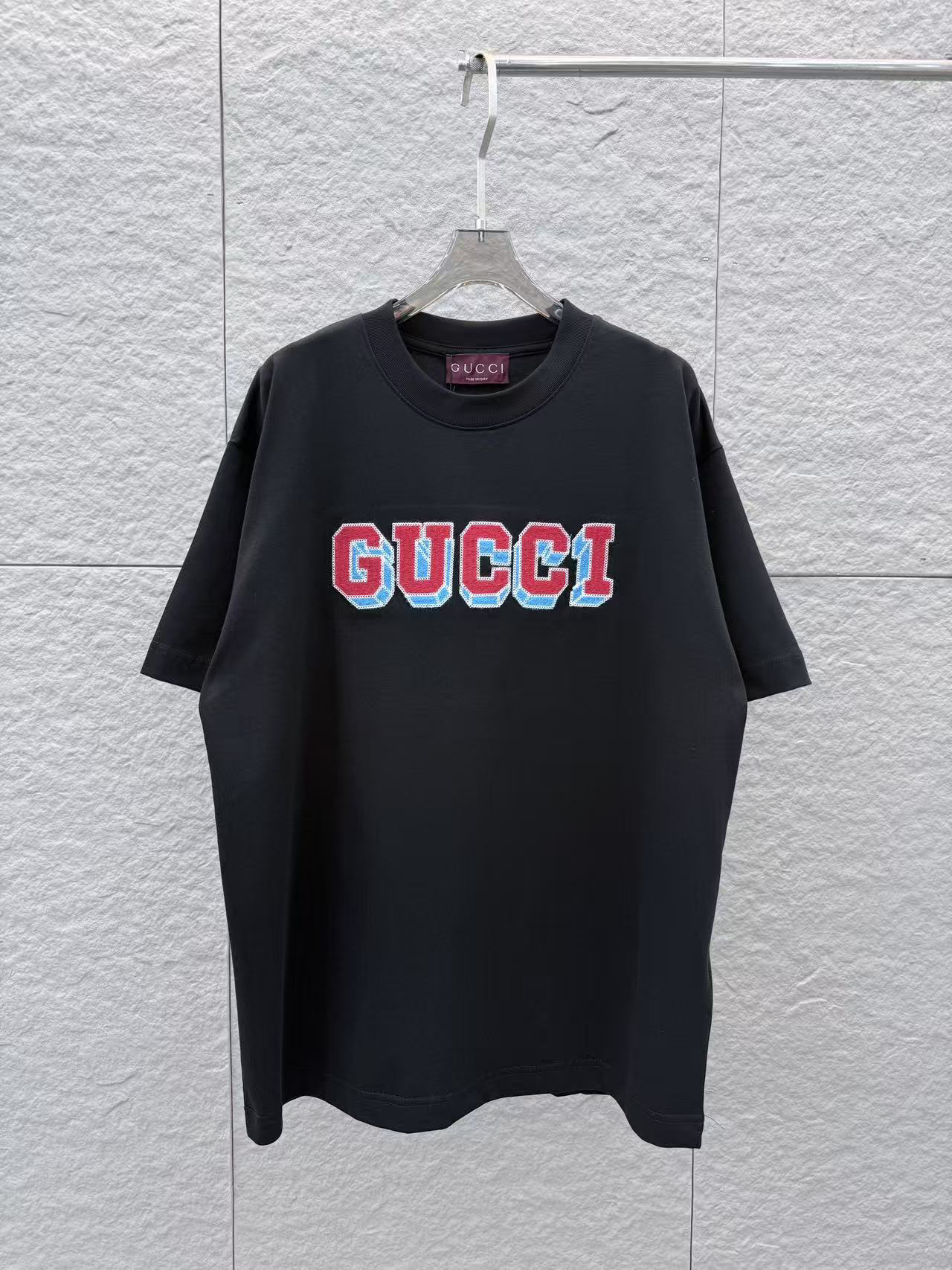 Gucci clothing-170
