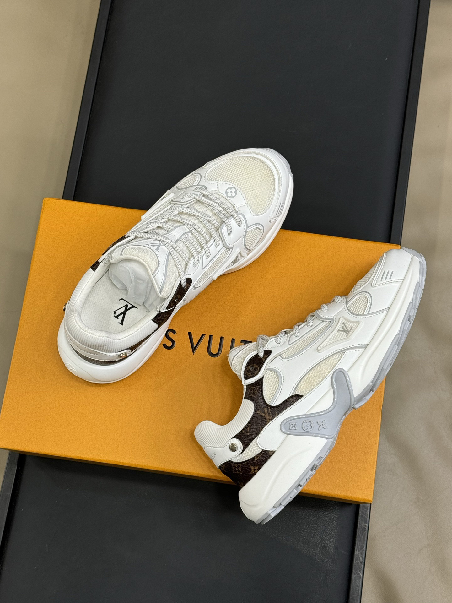 Lv Sneakers-219