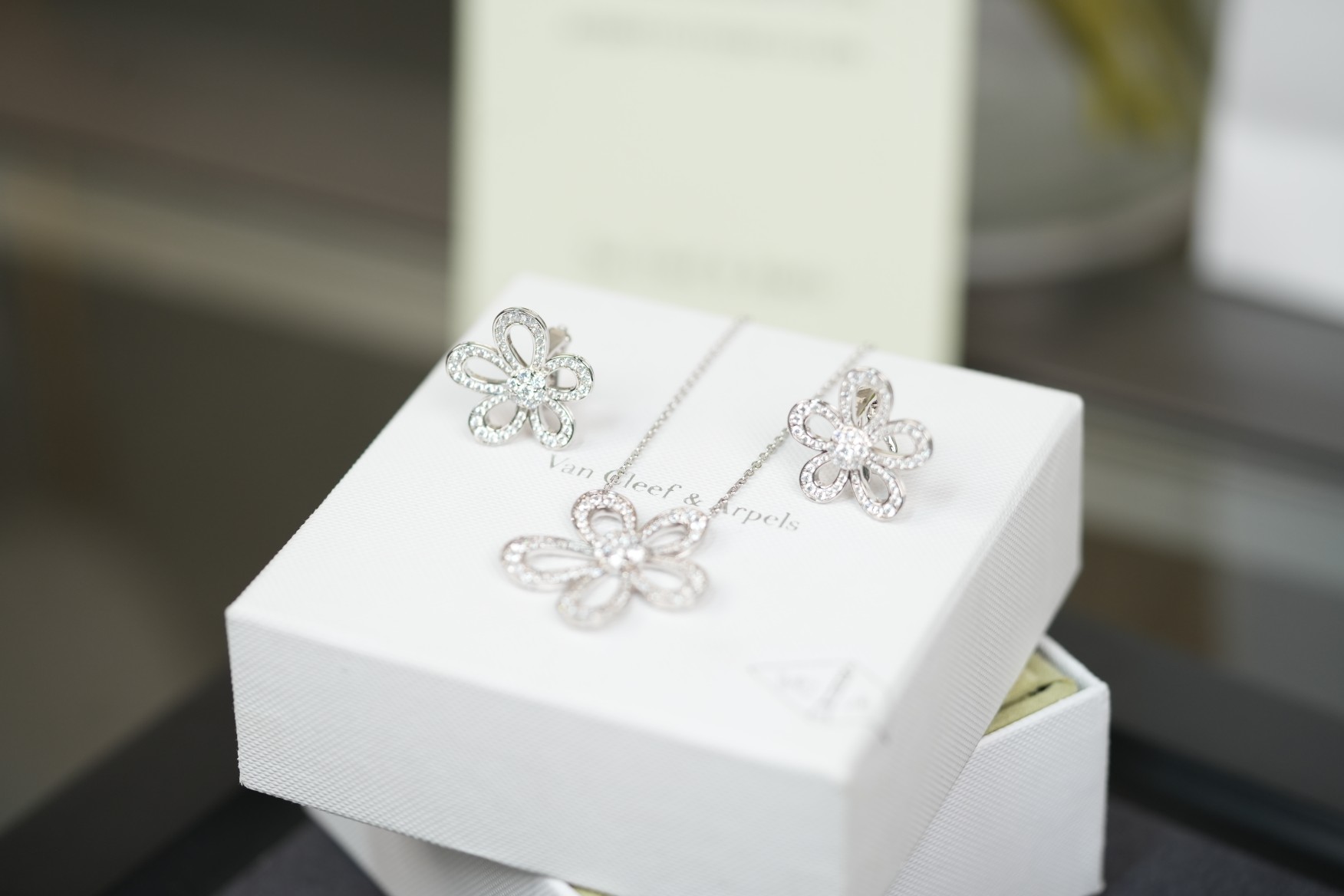 Van Cleef & Arpels necklace-81