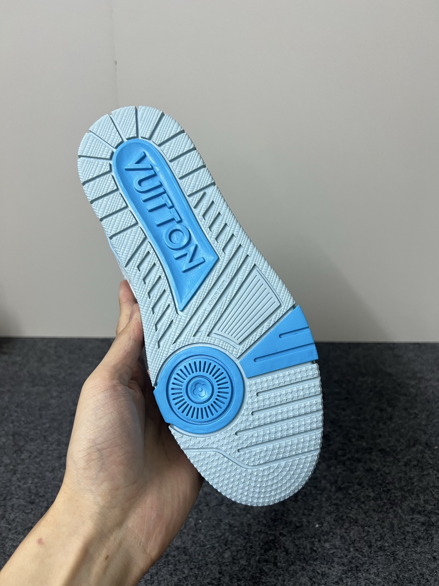 Lv Sneakers-117