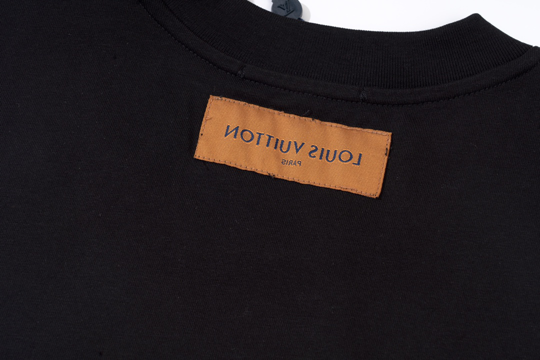 LV clothing-88