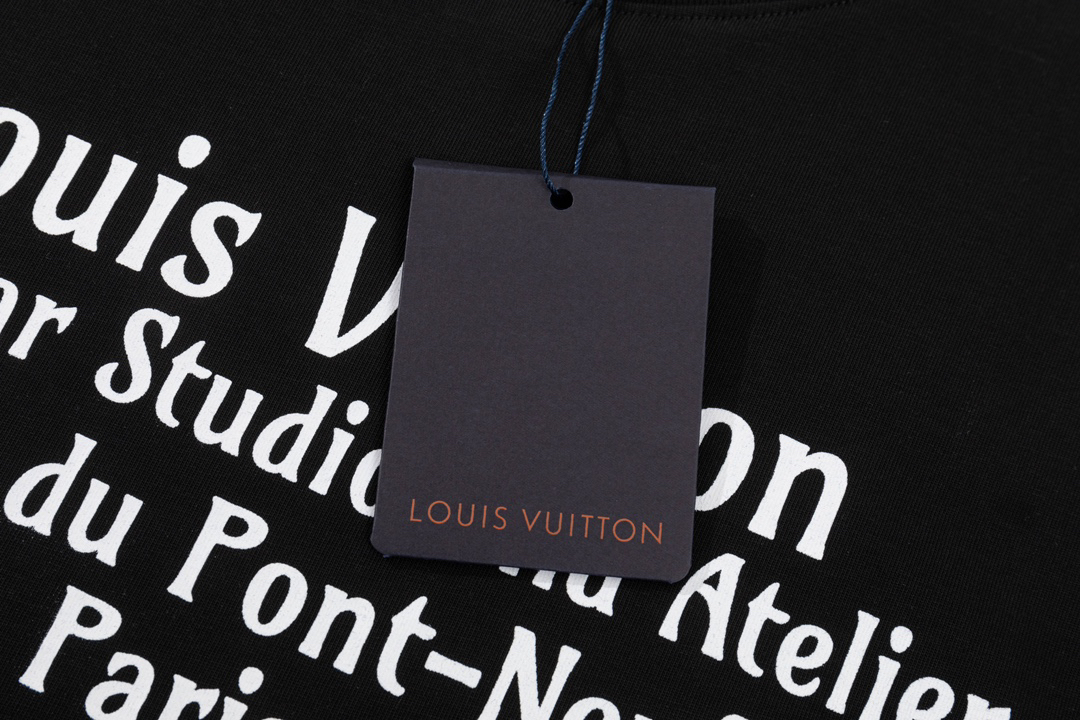 LV clothing-173
