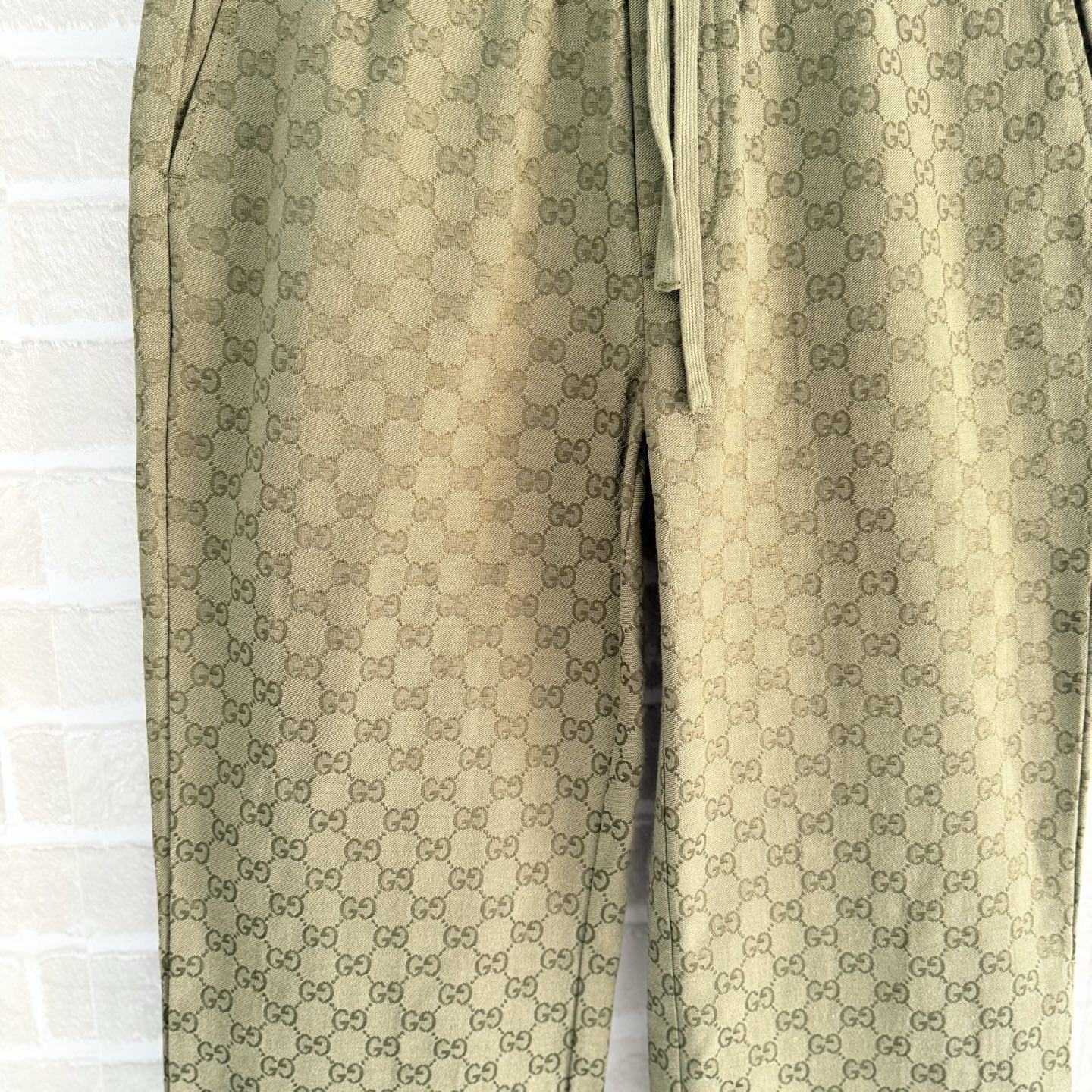 Gucci Clothing-119