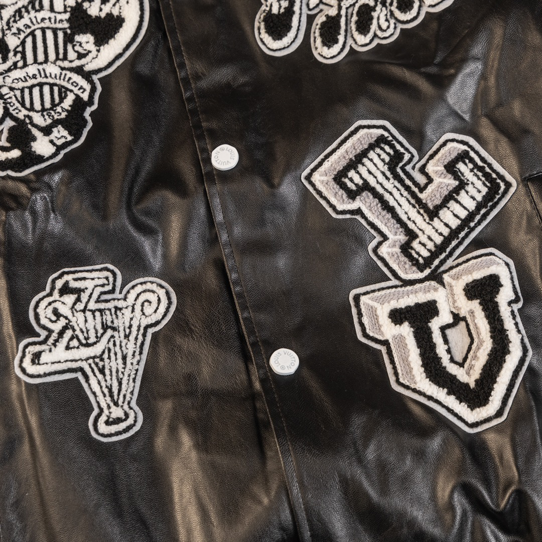 LV Clothing-313