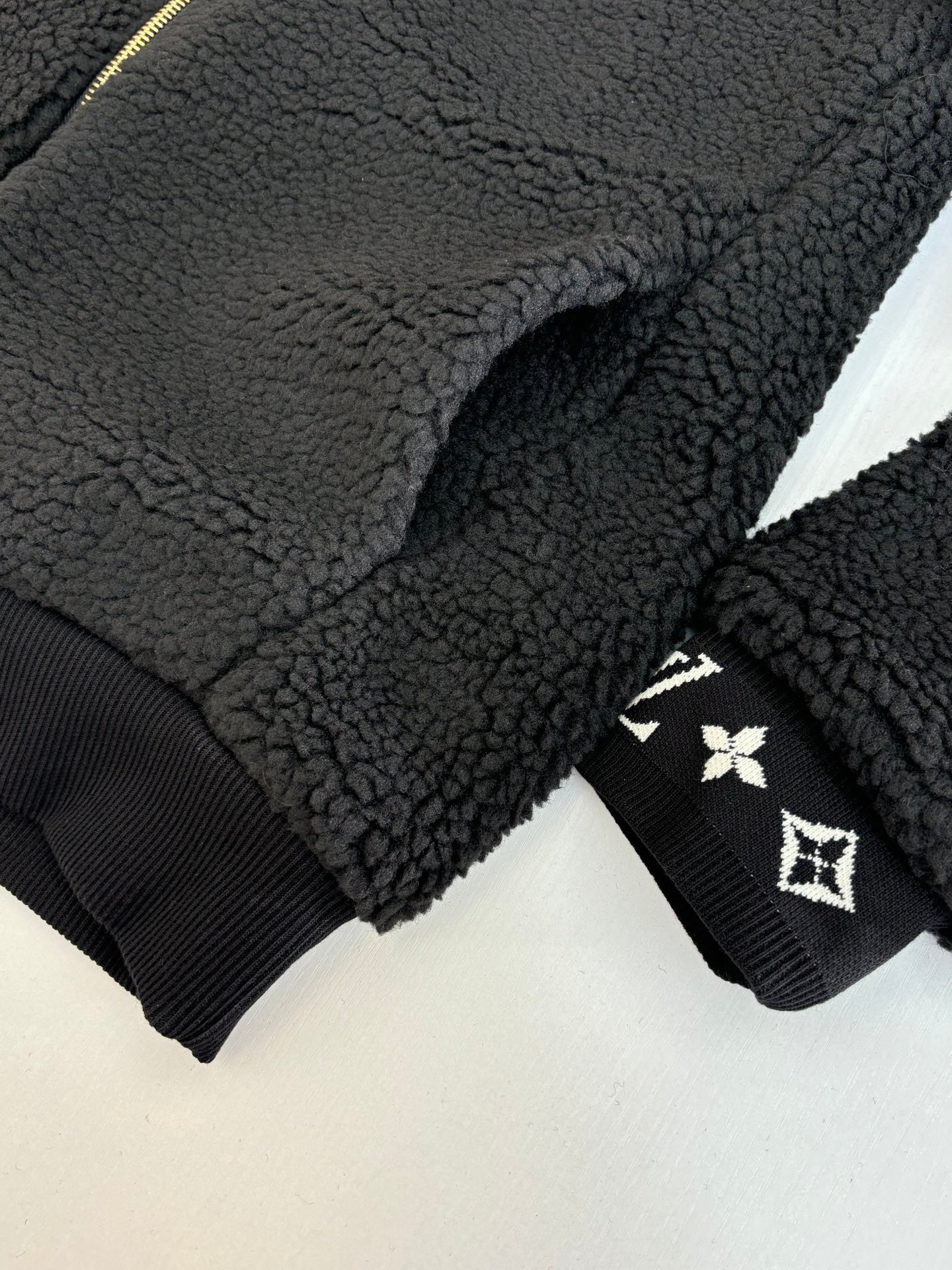 LV Clothing-294