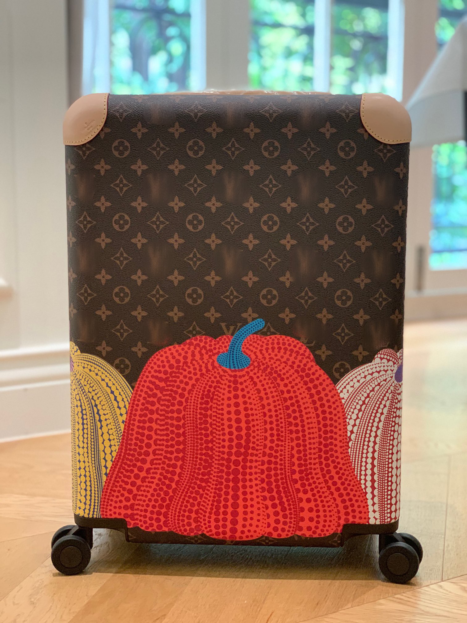 LV luggage-2